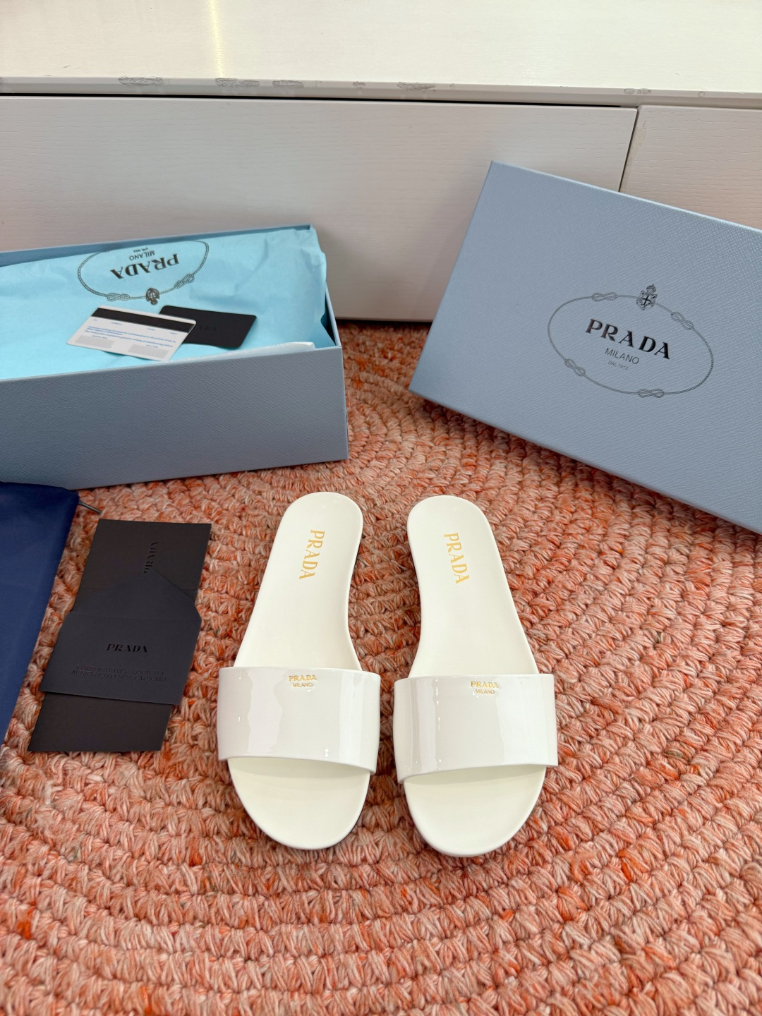🌾G238所见即所得prada普拉达2026最新款沙滩凉鞋拖鞋让整双鞋轻便舒适 鲜艳色彩 满足不同风格时