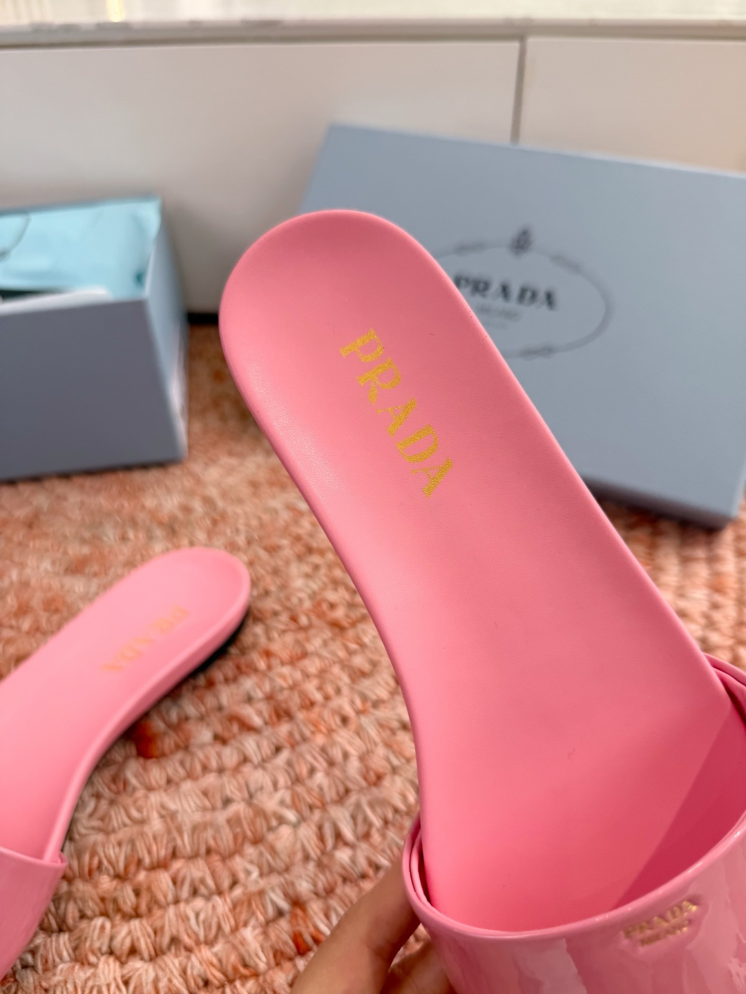 🌾G238所见即所得prada普拉达2026最新款沙滩凉鞋拖鞋让整双鞋轻便舒适 鲜艳色彩 满足不同风格时