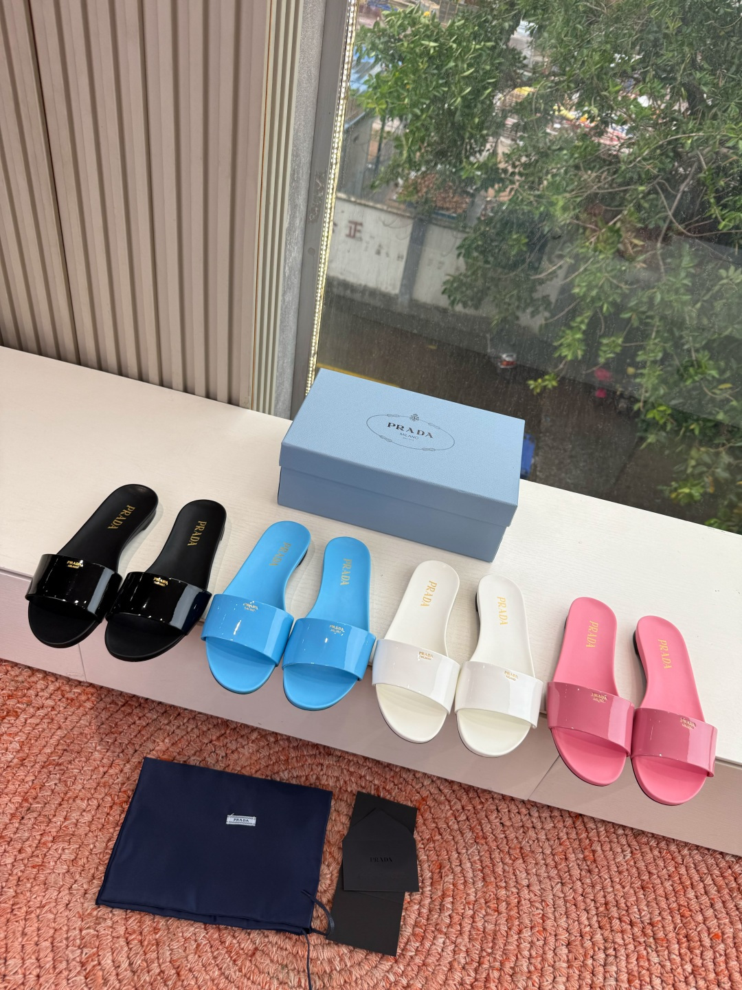 🌾G238所见即所得prada普拉达2026最新款沙滩凉鞋拖鞋让整双鞋轻便舒适 鲜艳色彩 满足不同风格时
