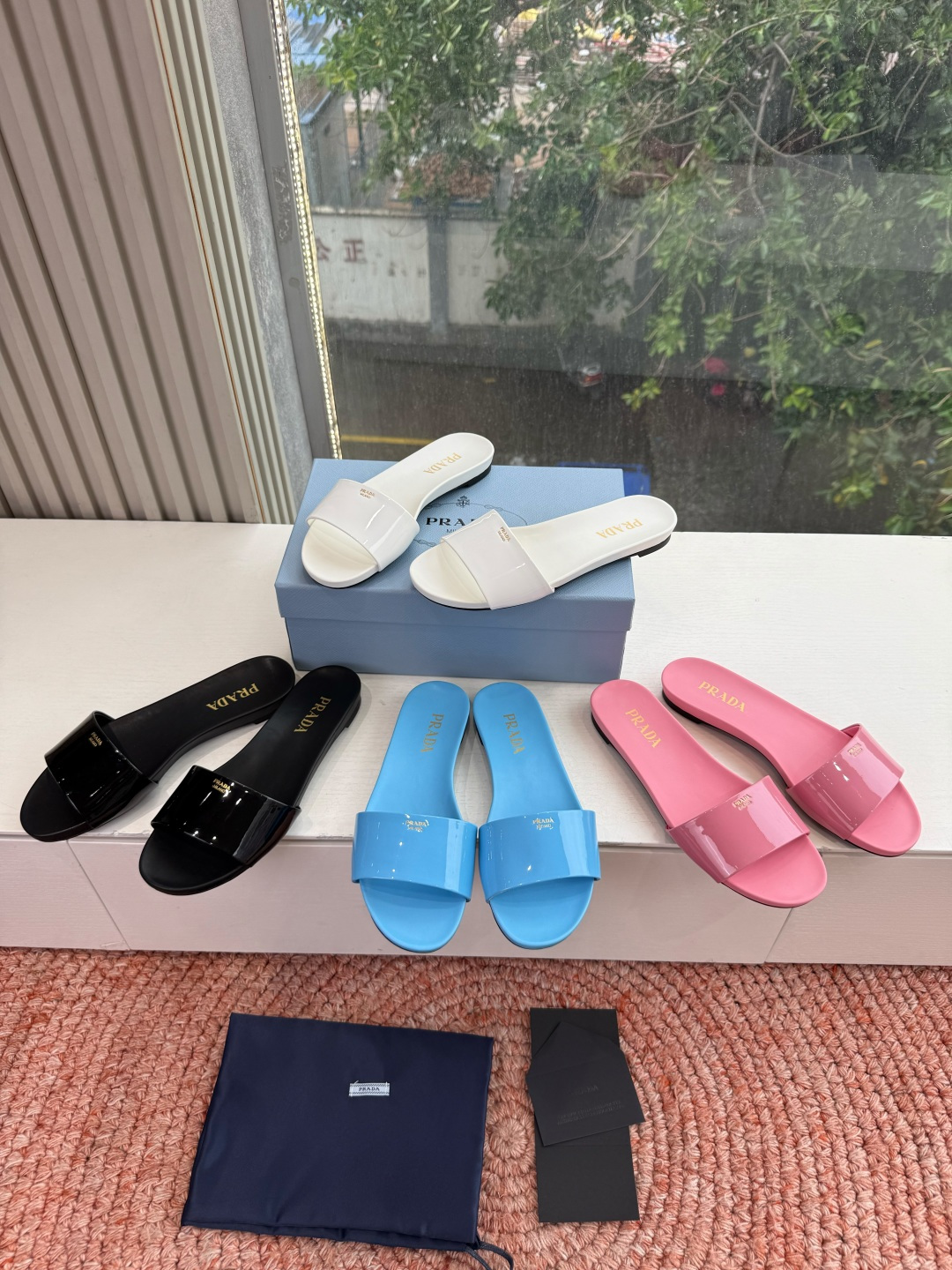 🌾G238所见即所得prada普拉达2026最新款沙滩凉鞋拖鞋让整双鞋轻便舒适 鲜艳色彩 满足不同风格时