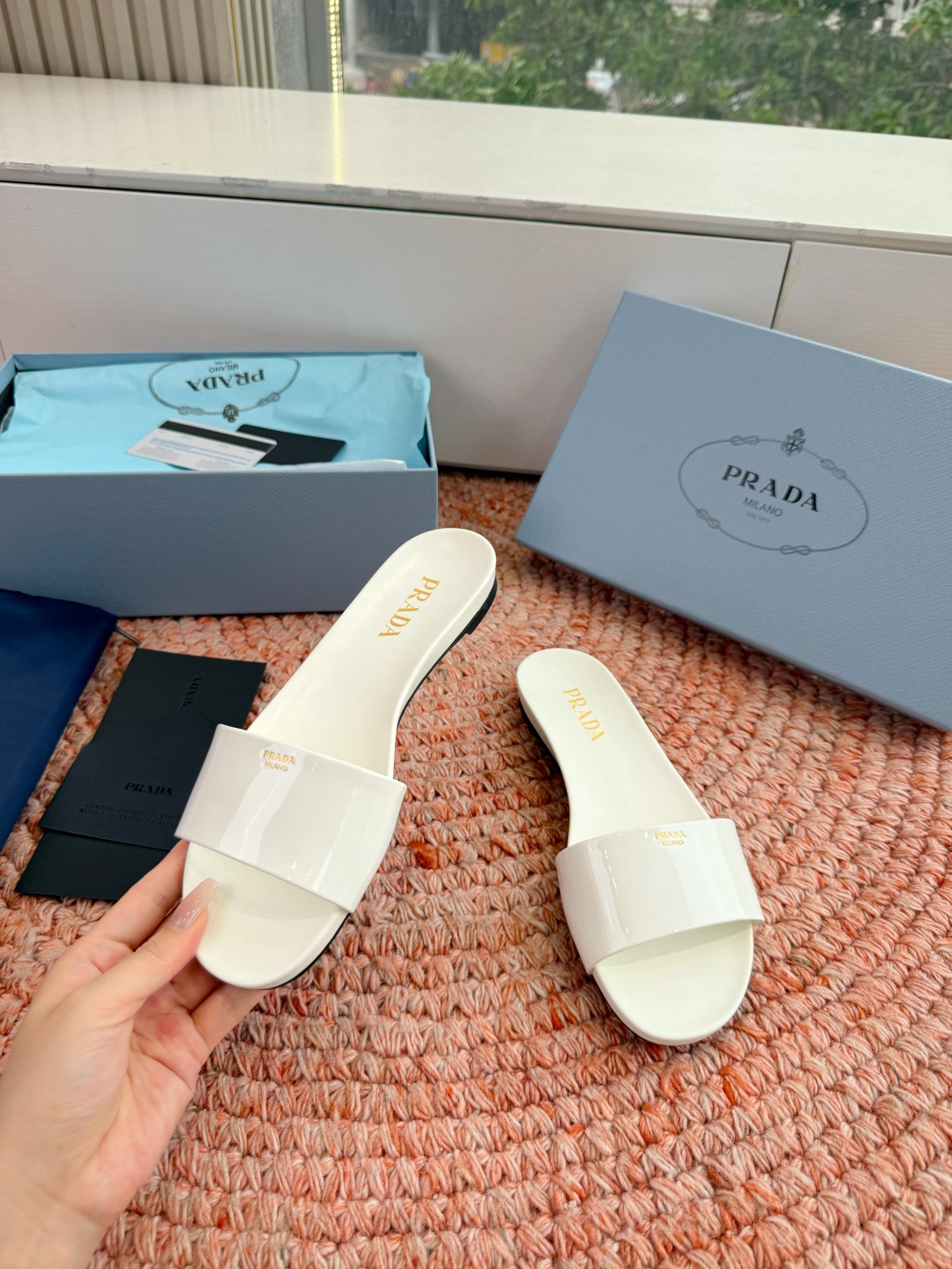 🌾G238所见即所得prada普拉达2026最新款沙滩凉鞋拖鞋让整双鞋轻便舒适 鲜艳色彩 满足不同风格时