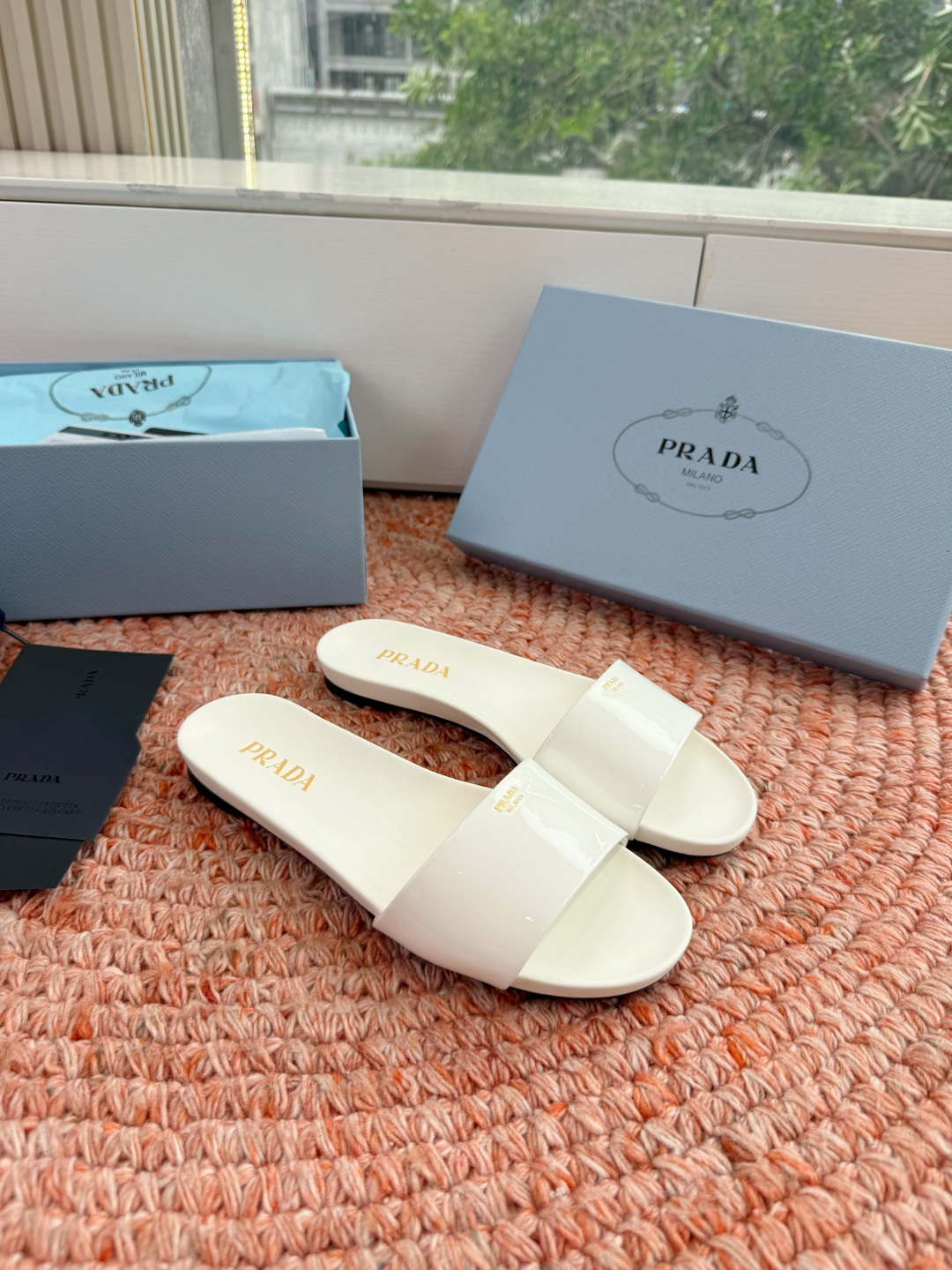 🌾G238所见即所得prada普拉达2026最新款沙滩凉鞋拖鞋让整双鞋轻便舒适 鲜艳色彩 满足不同风格时