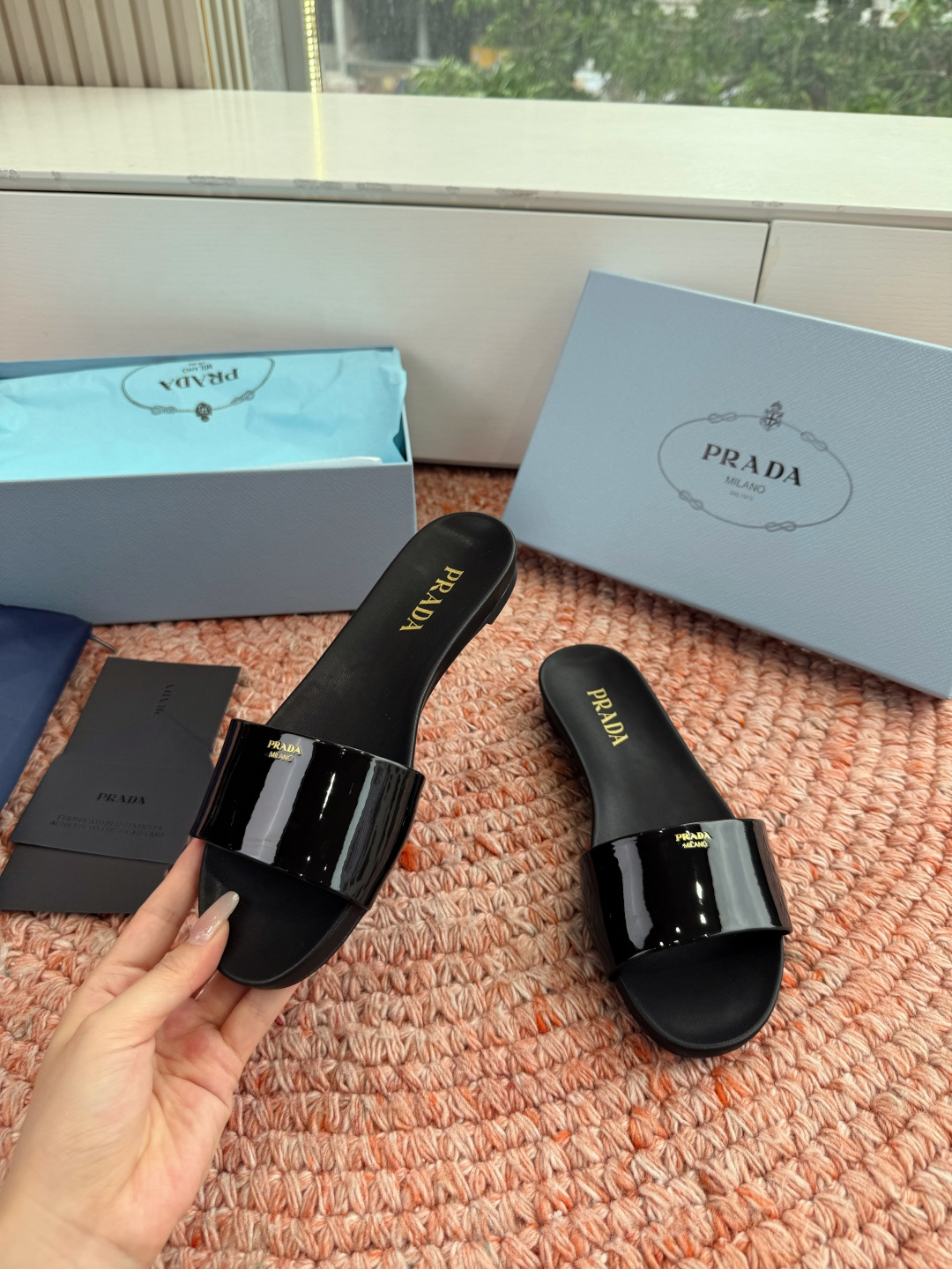 🌾G238所见即所得prada普拉达2026最新款沙滩凉鞋拖鞋让整双鞋轻便舒适 鲜艳色彩 满足不同风格时