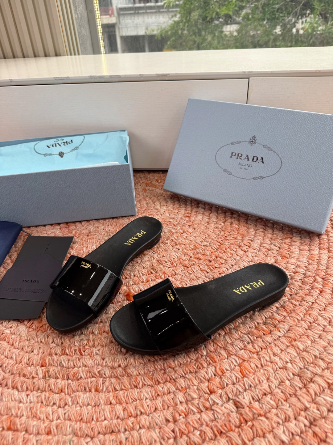 🌾G238所见即所得prada普拉达2026最新款沙滩凉鞋拖鞋让整双鞋轻便舒适 鲜艳色彩 满足不同风格时