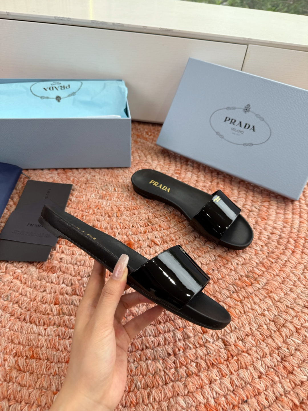 🌾G238所见即所得prada普拉达2026最新款沙滩凉鞋拖鞋让整双鞋轻便舒适 鲜艳色彩 满足不同风格时