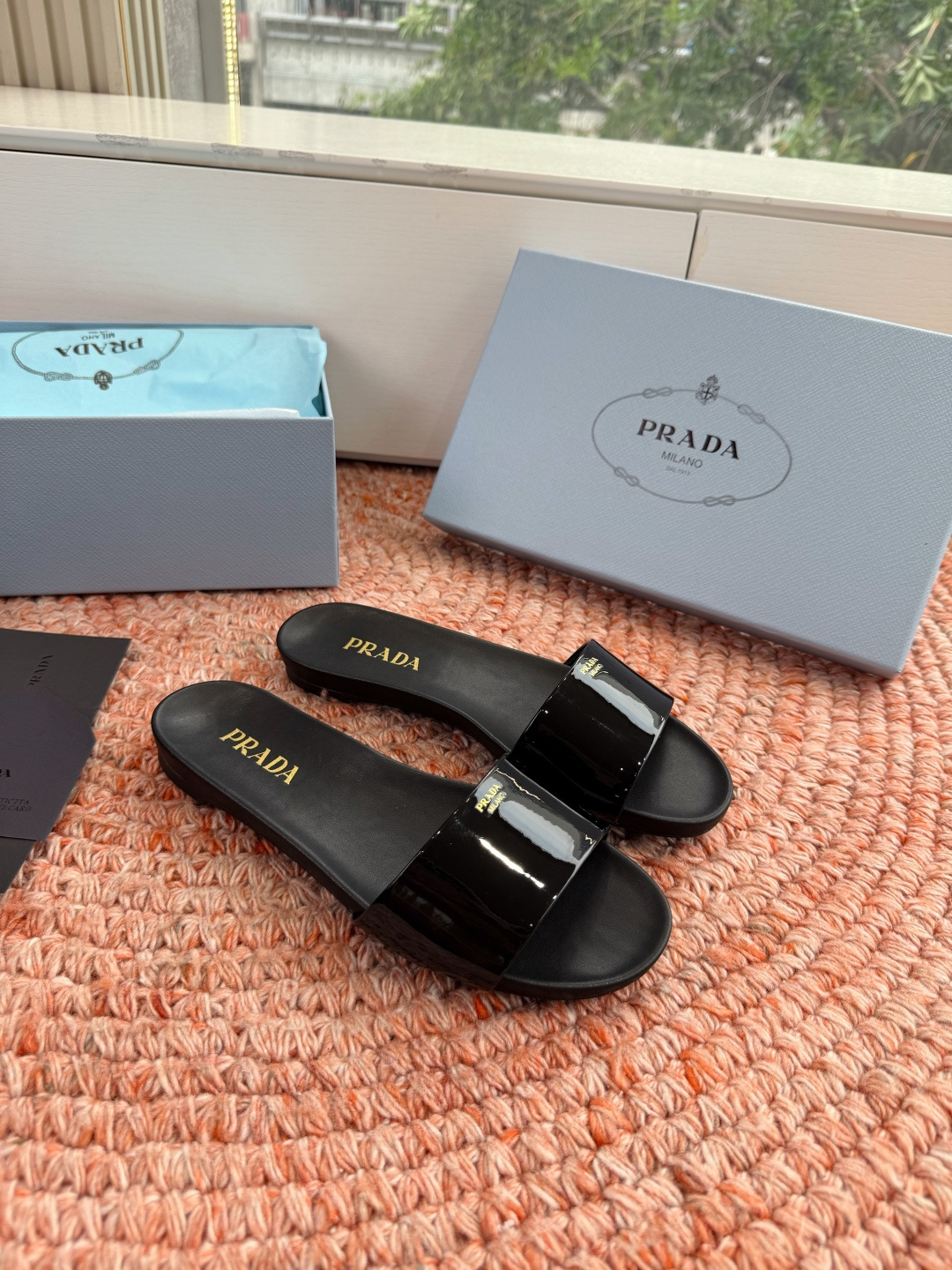🌾G238所见即所得prada普拉达2026最新款沙滩凉鞋拖鞋让整双鞋轻便舒适 鲜艳色彩 满足不同风格时