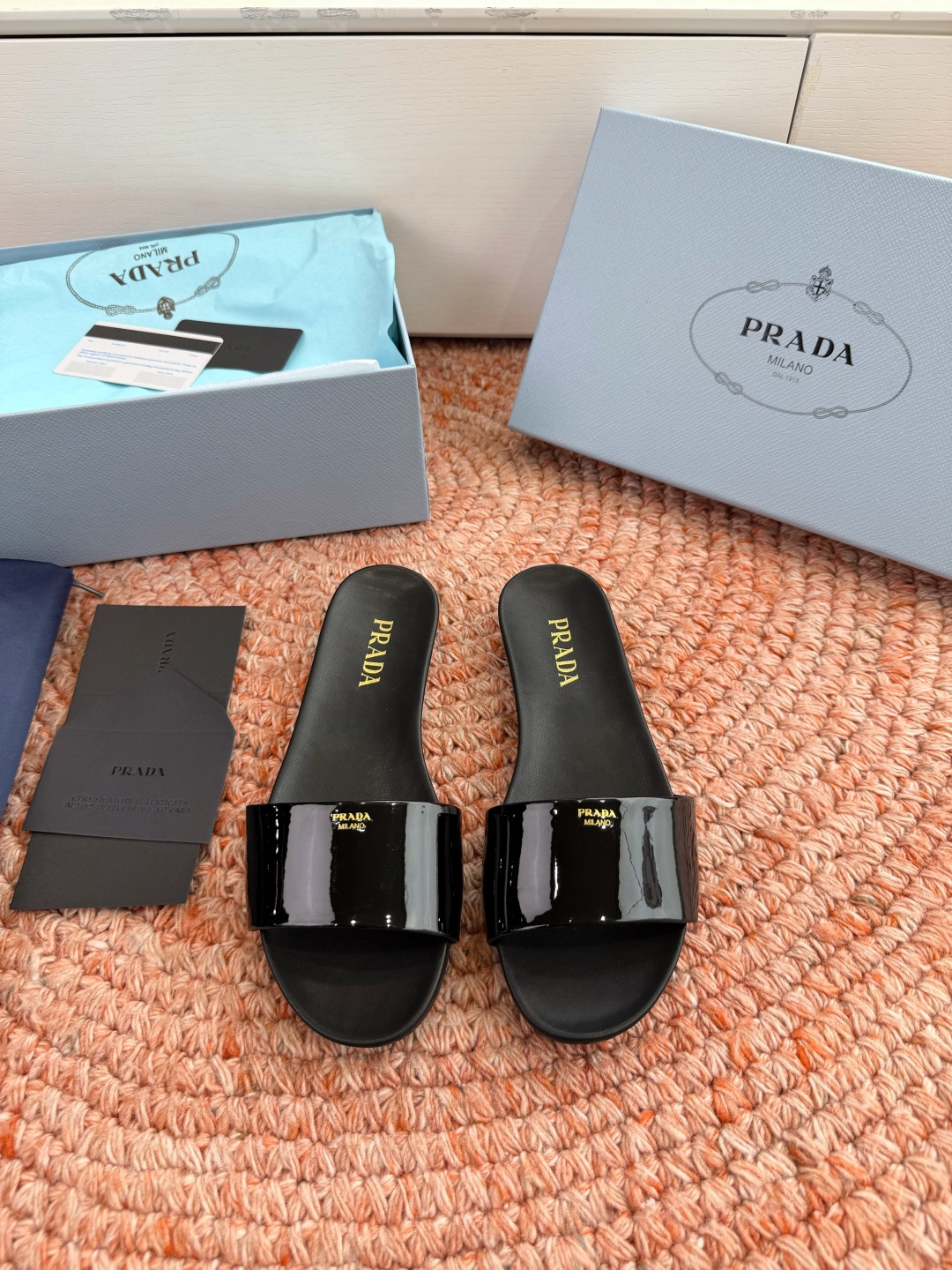 🌾G238所见即所得prada普拉达2026最新款沙滩凉鞋拖鞋让整双鞋轻便舒适 鲜艳色彩 满足不同风格时