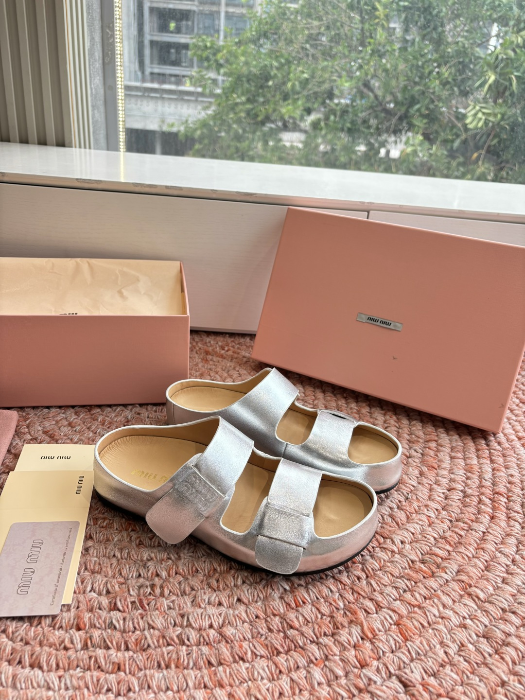 🌾G024顶级miumiu缪缪26ss 春夏季走秀款博肯凉鞋 最新款徽标女士夏季拖鞋 ，全胎牛皮 材质 