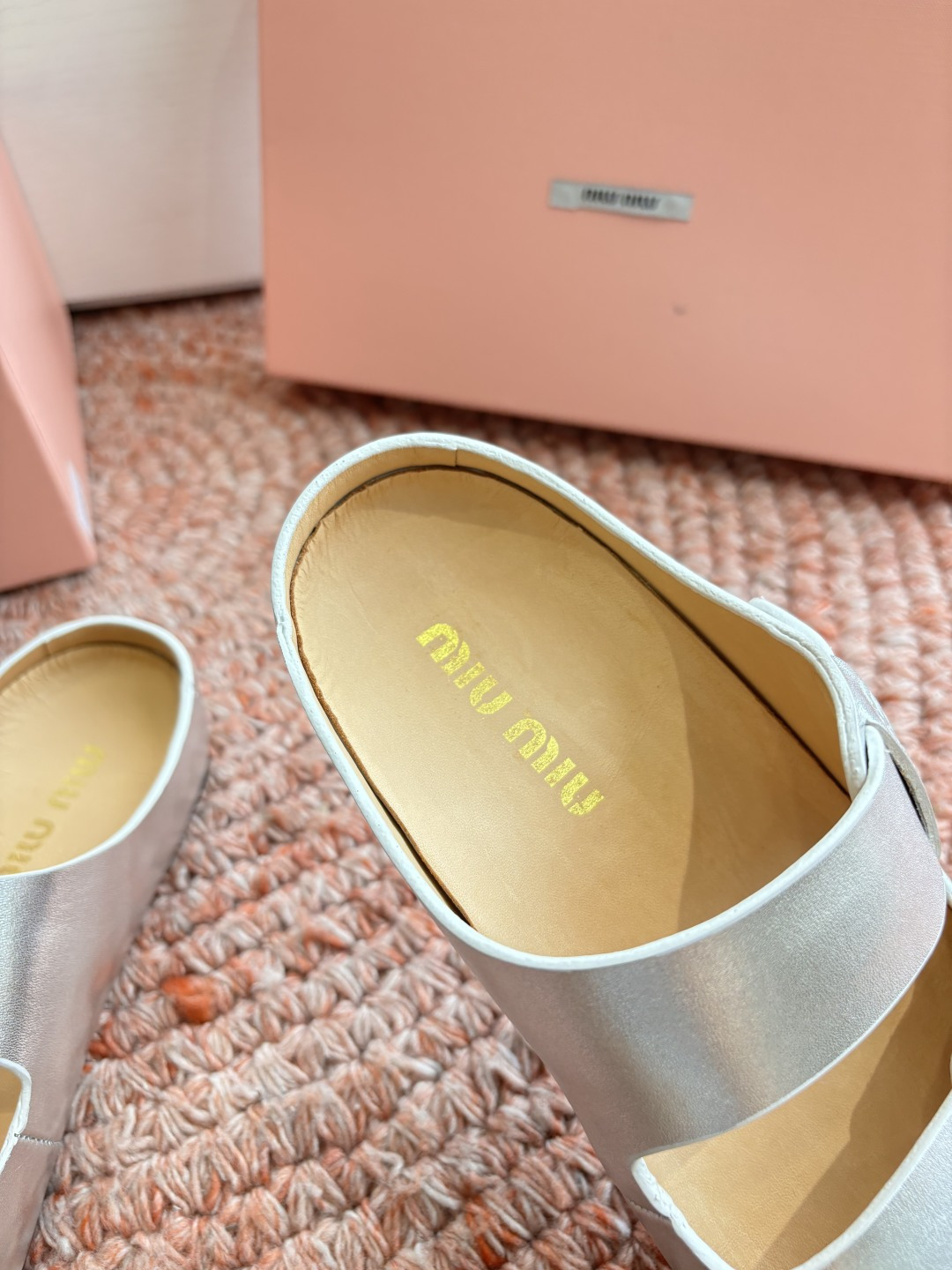 🌾G024顶级miumiu缪缪26ss 春夏季走秀款博肯凉鞋 最新款徽标女士夏季拖鞋 ，全胎牛皮 材质 