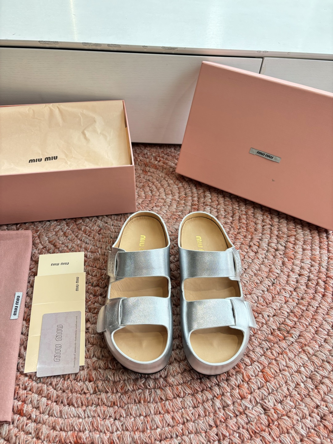 🌾G024顶级miumiu缪缪26ss 春夏季走秀款博肯凉鞋 最新款徽标女士夏季拖鞋 ，全胎牛皮 材质 