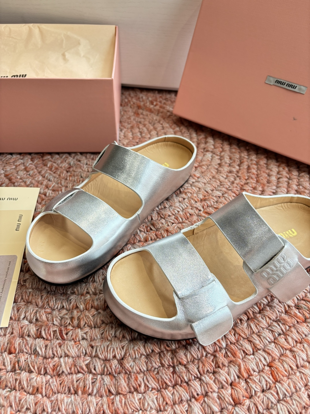 🌾G024顶级miumiu缪缪26ss 春夏季走秀款博肯凉鞋 最新款徽标女士夏季拖鞋 ，全胎牛皮 材质 