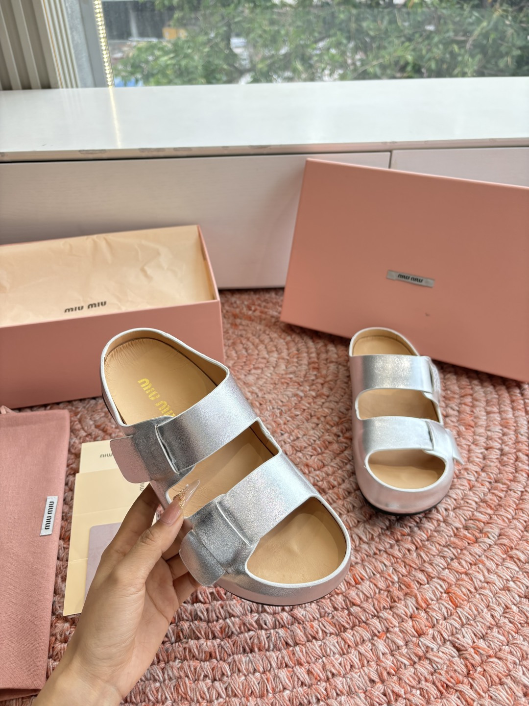 🌾G024顶级miumiu缪缪26ss 春夏季走秀款博肯凉鞋 最新款徽标女士夏季拖鞋 ，全胎牛皮 材质 