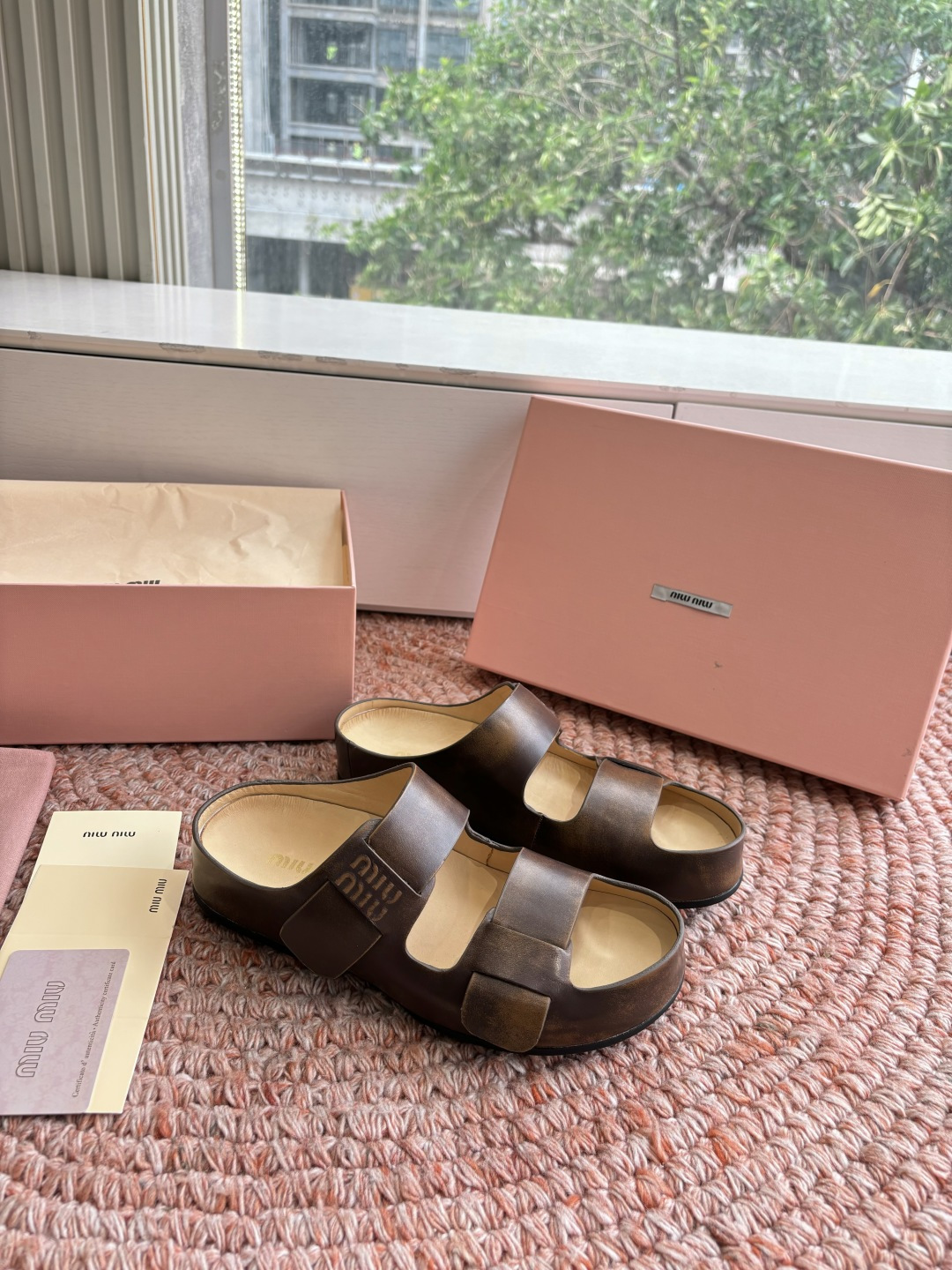 🌾G024顶级miumiu缪缪26ss 春夏季走秀款博肯凉鞋 最新款徽标女士夏季拖鞋 ，全胎牛皮 材质 