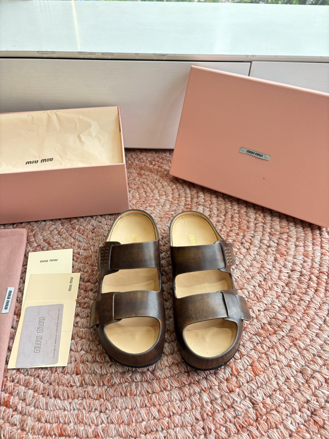 🌾G024顶级miumiu缪缪26ss 春夏季走秀款博肯凉鞋 最新款徽标女士夏季拖鞋 ，全胎牛皮 材质 
