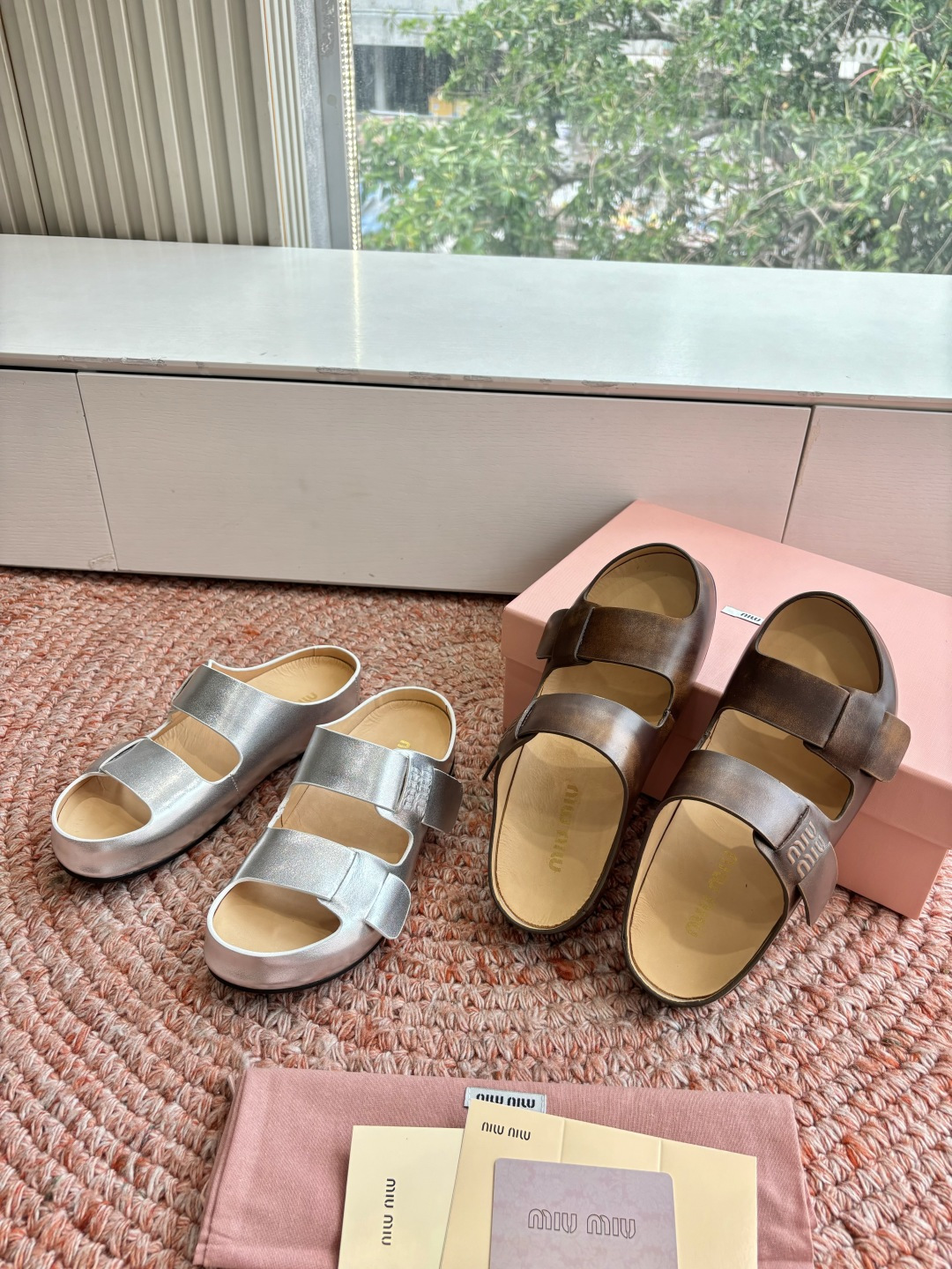 🌾G024顶级miumiu缪缪26ss 春夏季走秀款博肯凉鞋 最新款徽标女士夏季拖鞋 ，全胎牛皮 材质 
