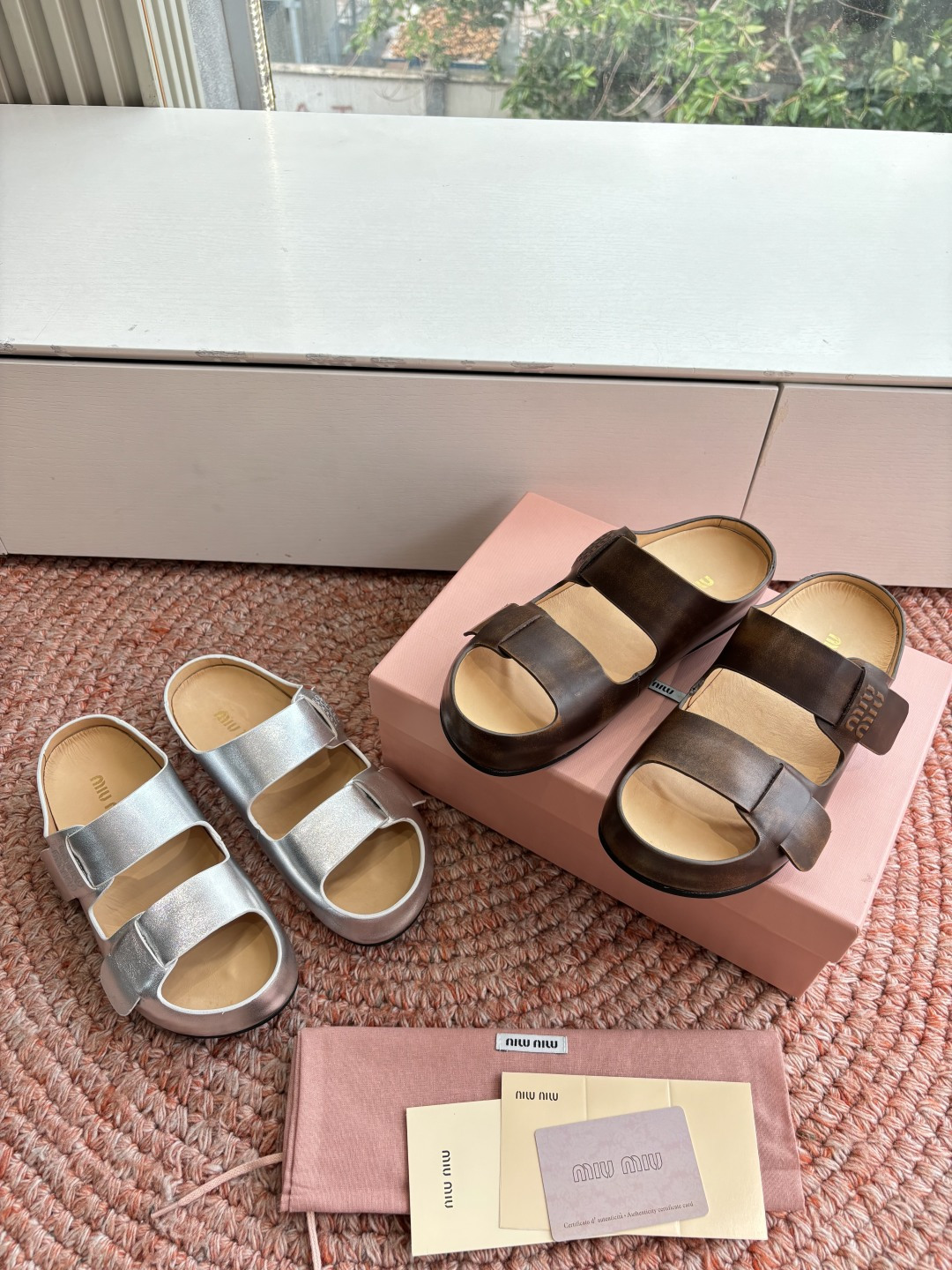 🌾G024顶级miumiu缪缪26ss 春夏季走秀款博肯凉鞋 最新款徽标女士夏季拖鞋 ，全胎牛皮 材质 