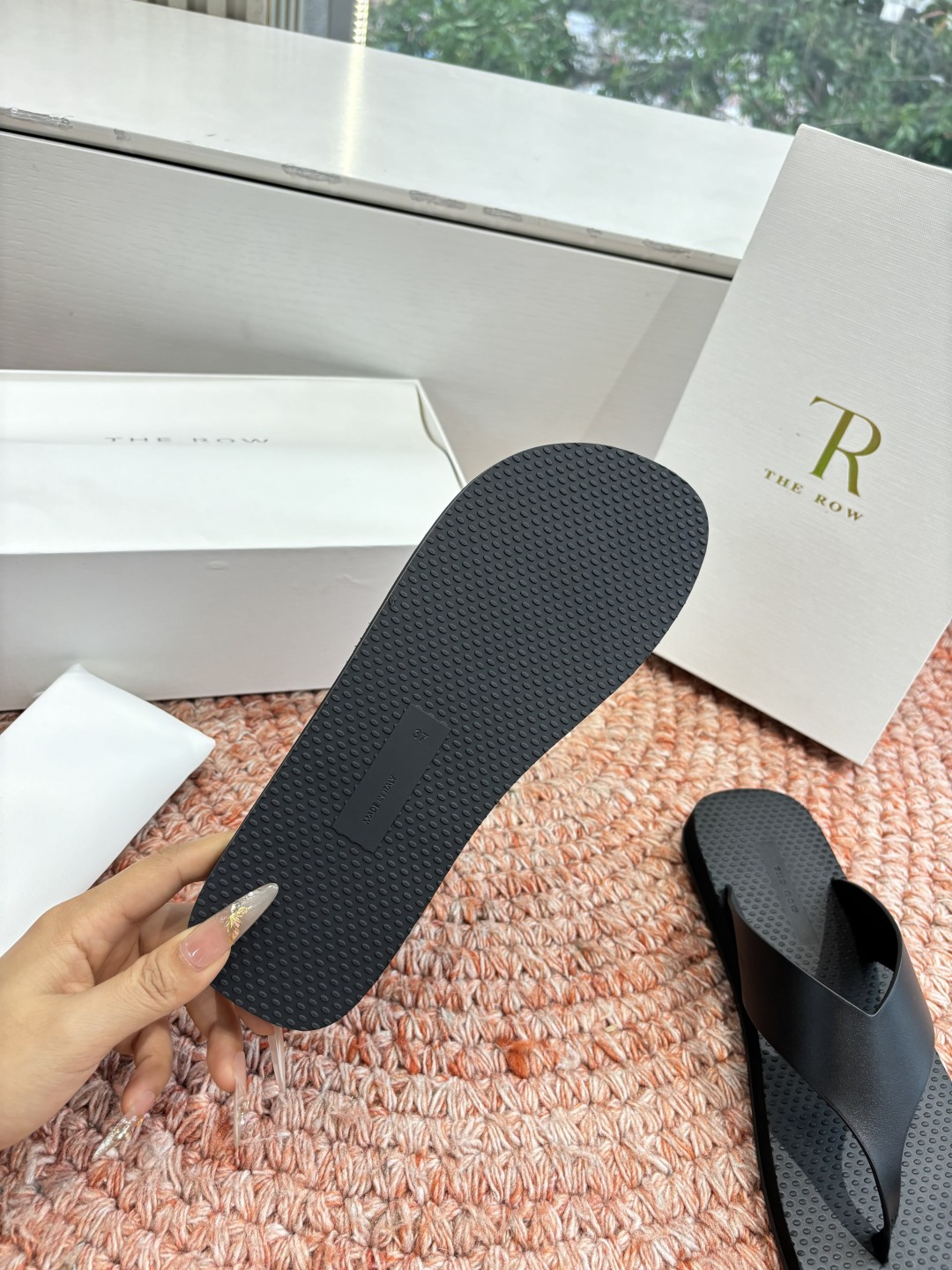 🌾所见即所得G038代购级别the ro*夹脚沙滩拖鞋一定要收了它 有一丢高级又简约的感觉其实除了好看以