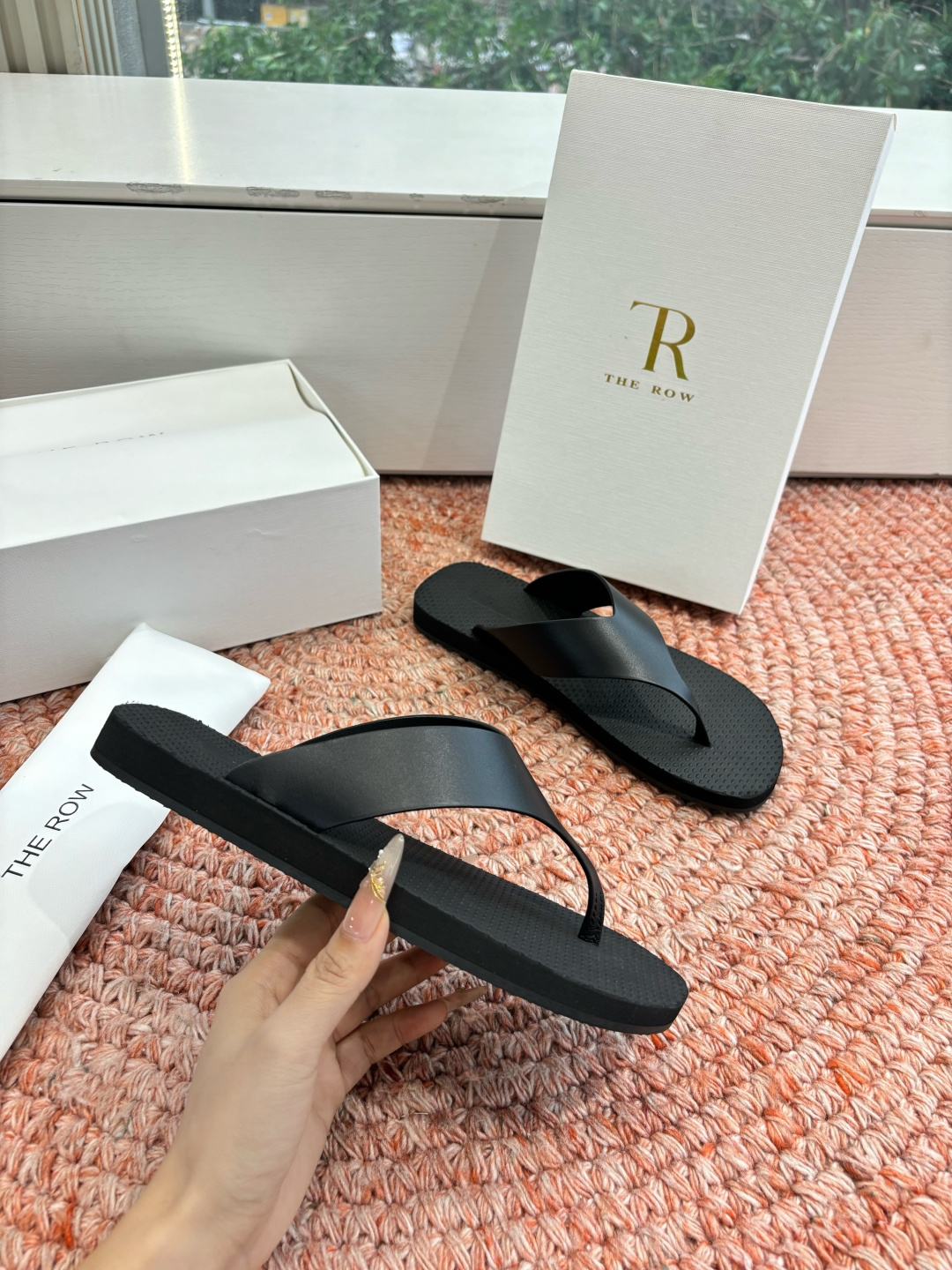 🌾所见即所得G038代购级别the ro*夹脚沙滩拖鞋一定要收了它 有一丢高级又简约的感觉其实除了好看以