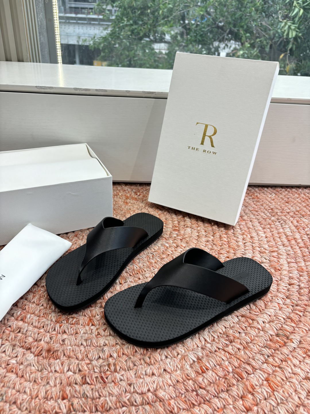 🌾所见即所得G038代购级别the ro*夹脚沙滩拖鞋一定要收了它 有一丢高级又简约的感觉其实除了好看以