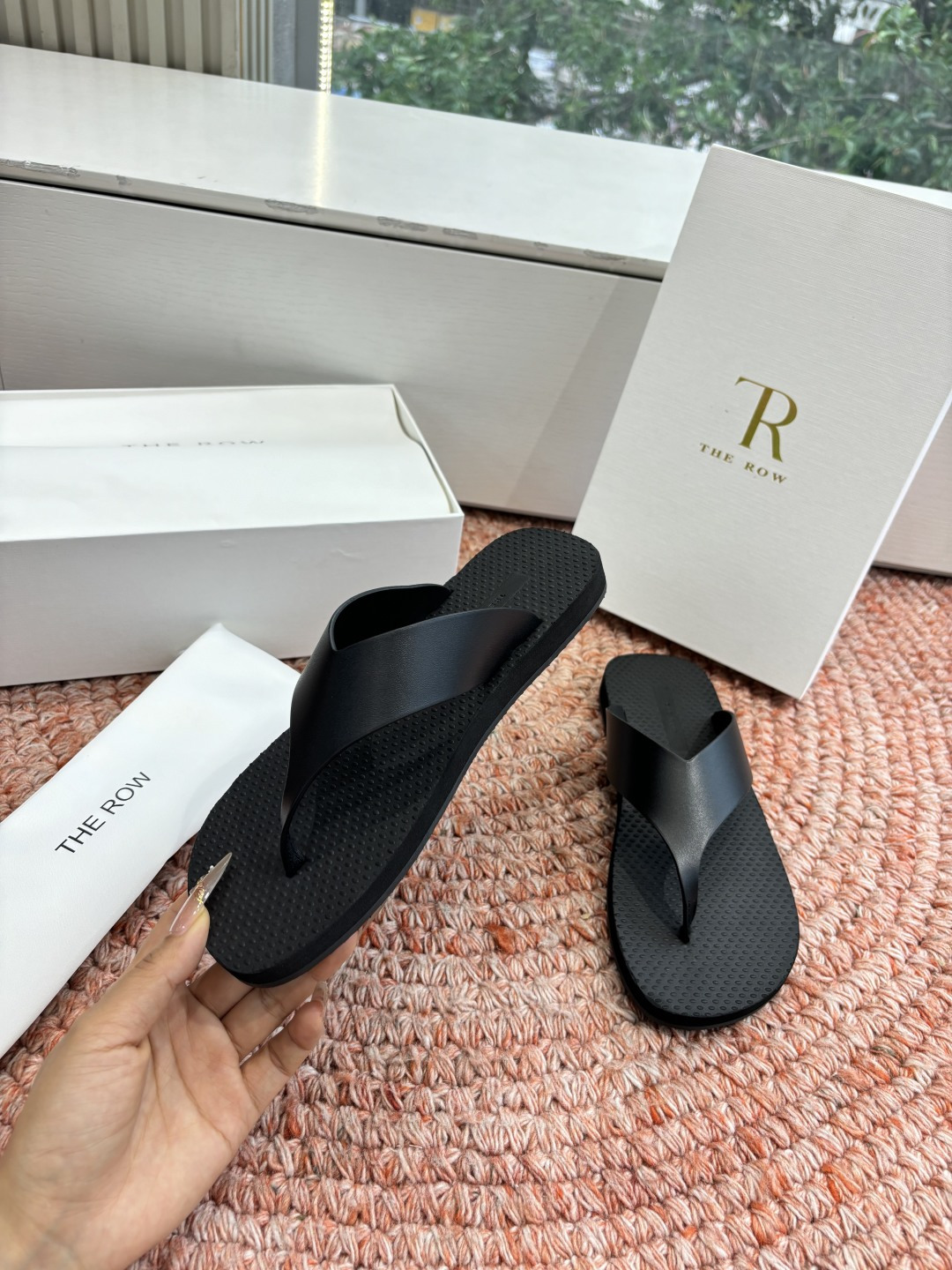 🌾所见即所得G038代购级别the ro*夹脚沙滩拖鞋一定要收了它 有一丢高级又简约的感觉其实除了好看以