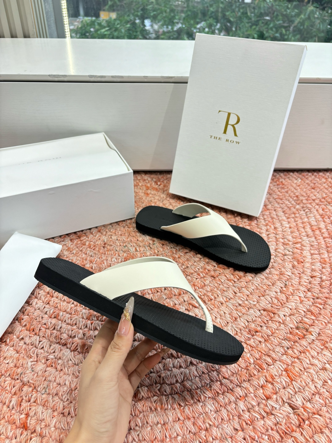 🌾所见即所得G038代购级别the ro*夹脚沙滩拖鞋一定要收了它 有一丢高级又简约的感觉其实除了好看以