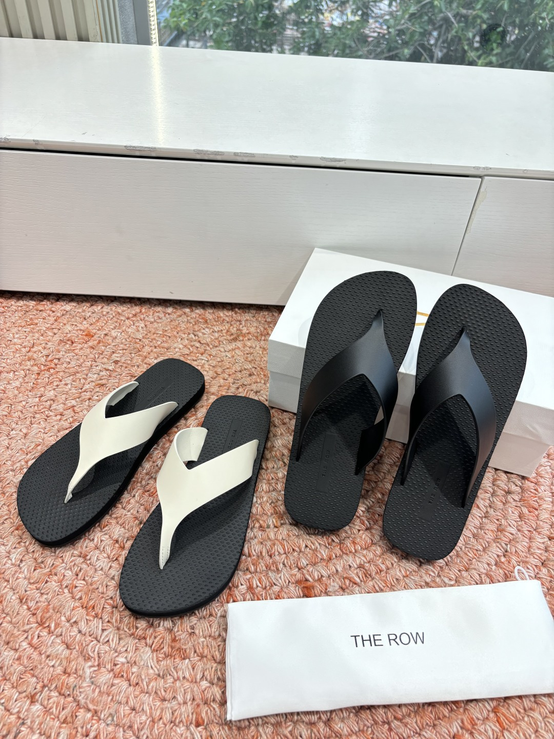 🌾所见即所得G038代购级别the ro*夹脚沙滩拖鞋一定要收了它 有一丢高级又简约的感觉其实除了好看以