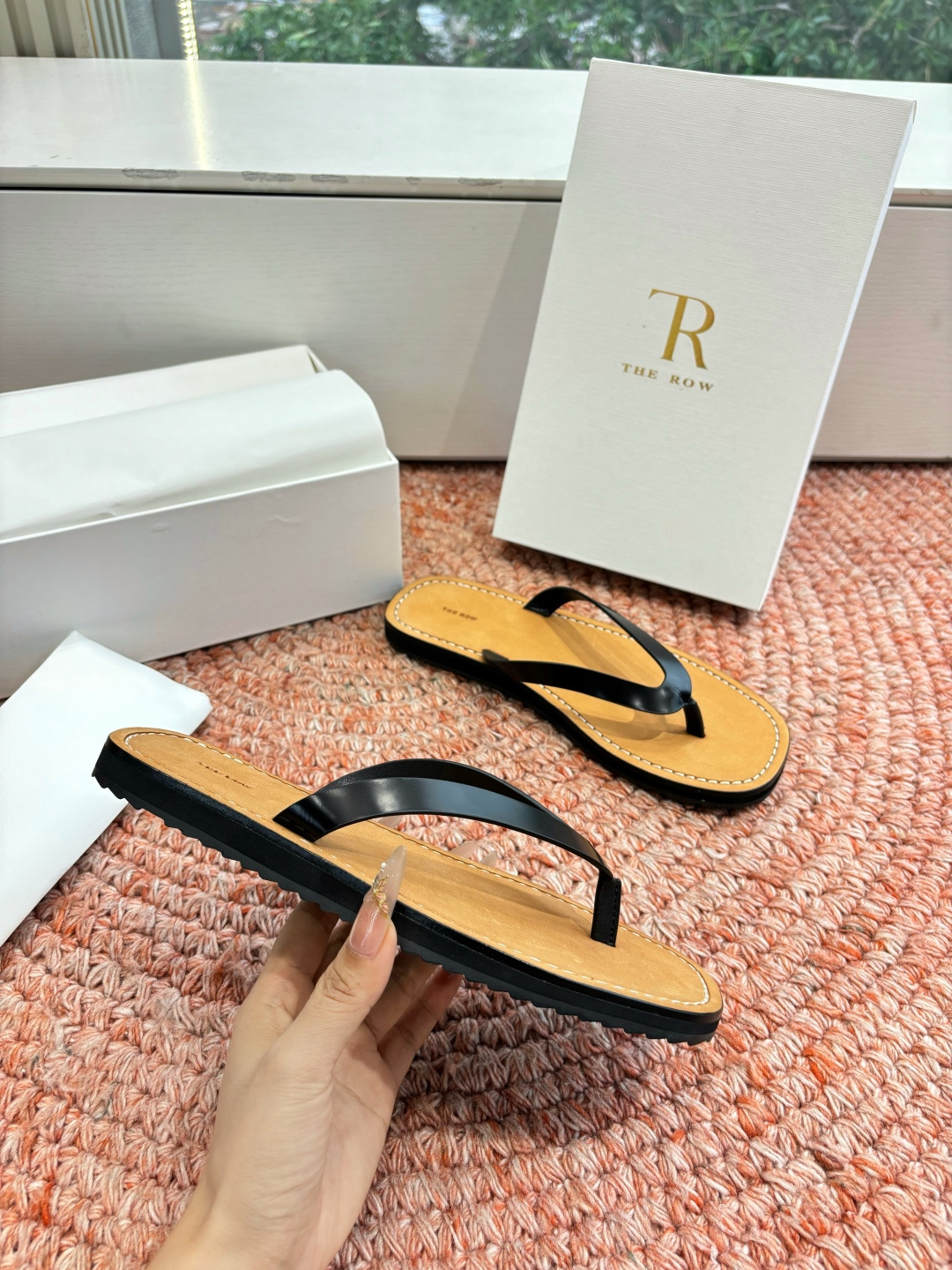 🌾所见即所得G028代购级别the ro*夹脚沙滩拖鞋一定要收了它 有一丢高级又简约的感觉其实除了好看以