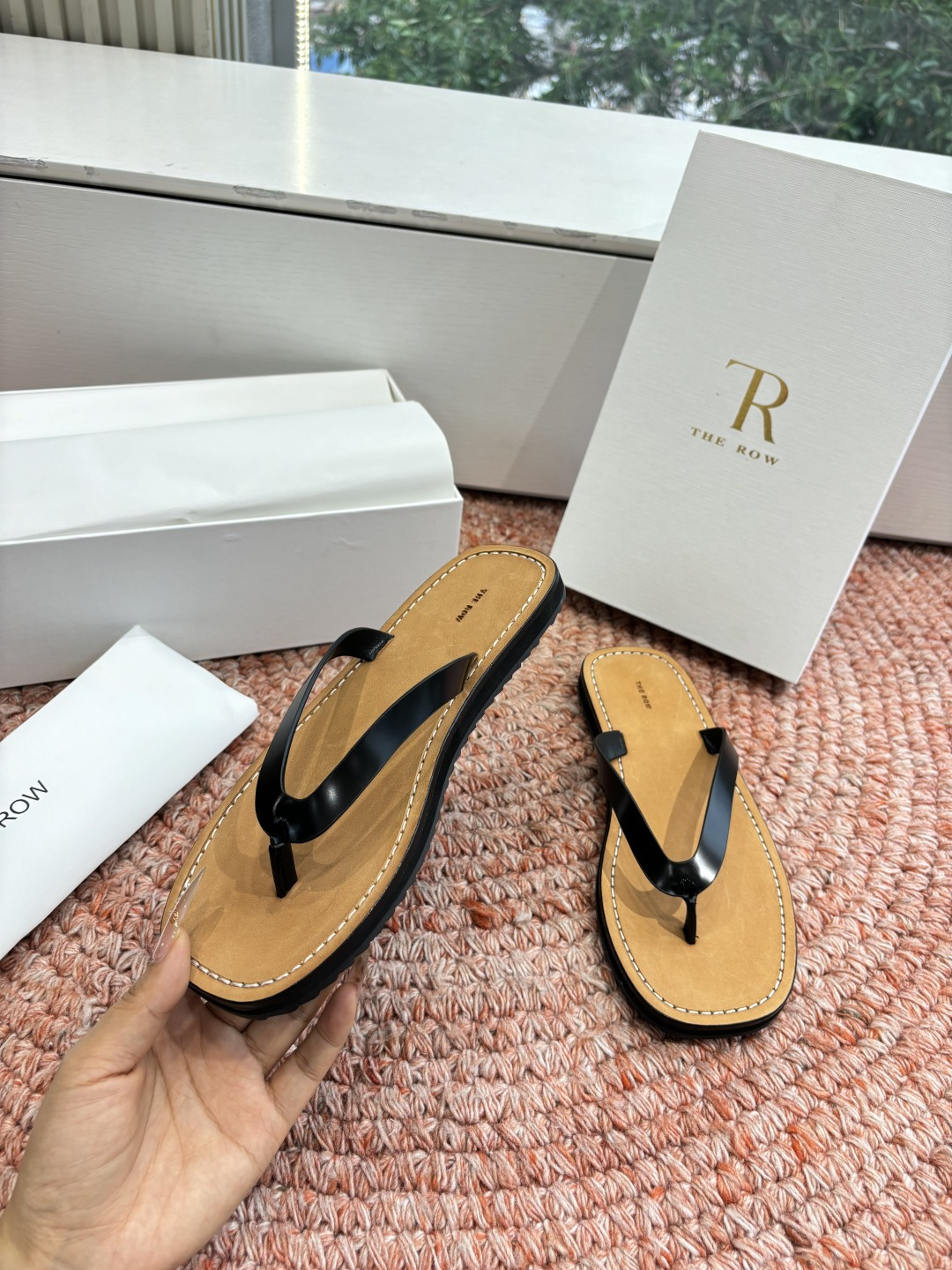 🌾所见即所得G028代购级别the ro*夹脚沙滩拖鞋一定要收了它 有一丢高级又简约的感觉其实除了好看以