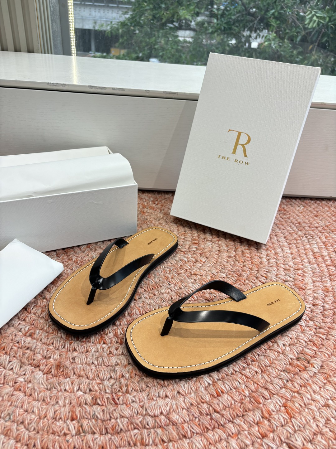 🌾所见即所得G028代购级别the ro*夹脚沙滩拖鞋一定要收了它 有一丢高级又简约的感觉其实除了好看以