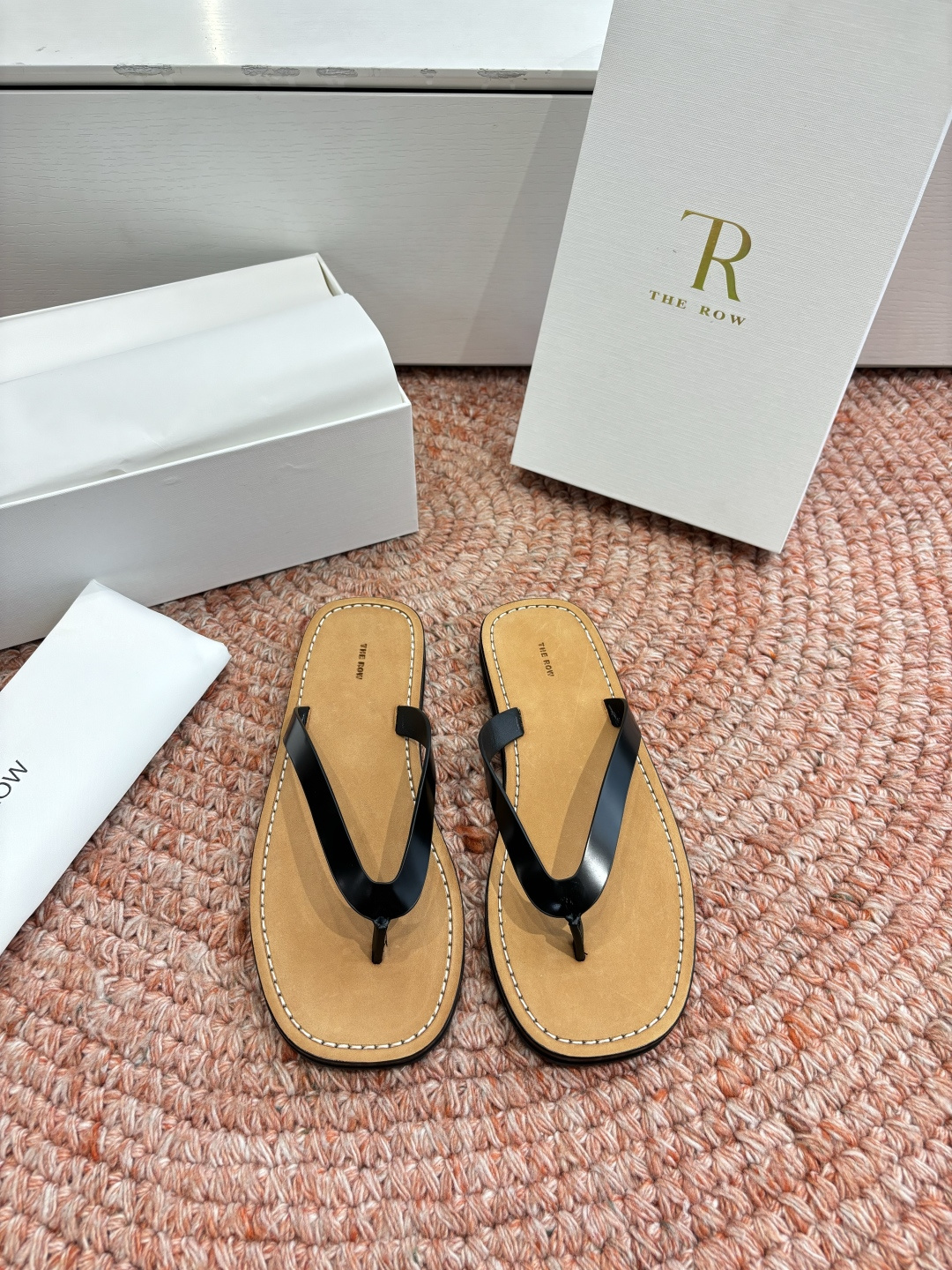 🌾所见即所得G028代购级别the ro*夹脚沙滩拖鞋一定要收了它 有一丢高级又简约的感觉其实除了好看以