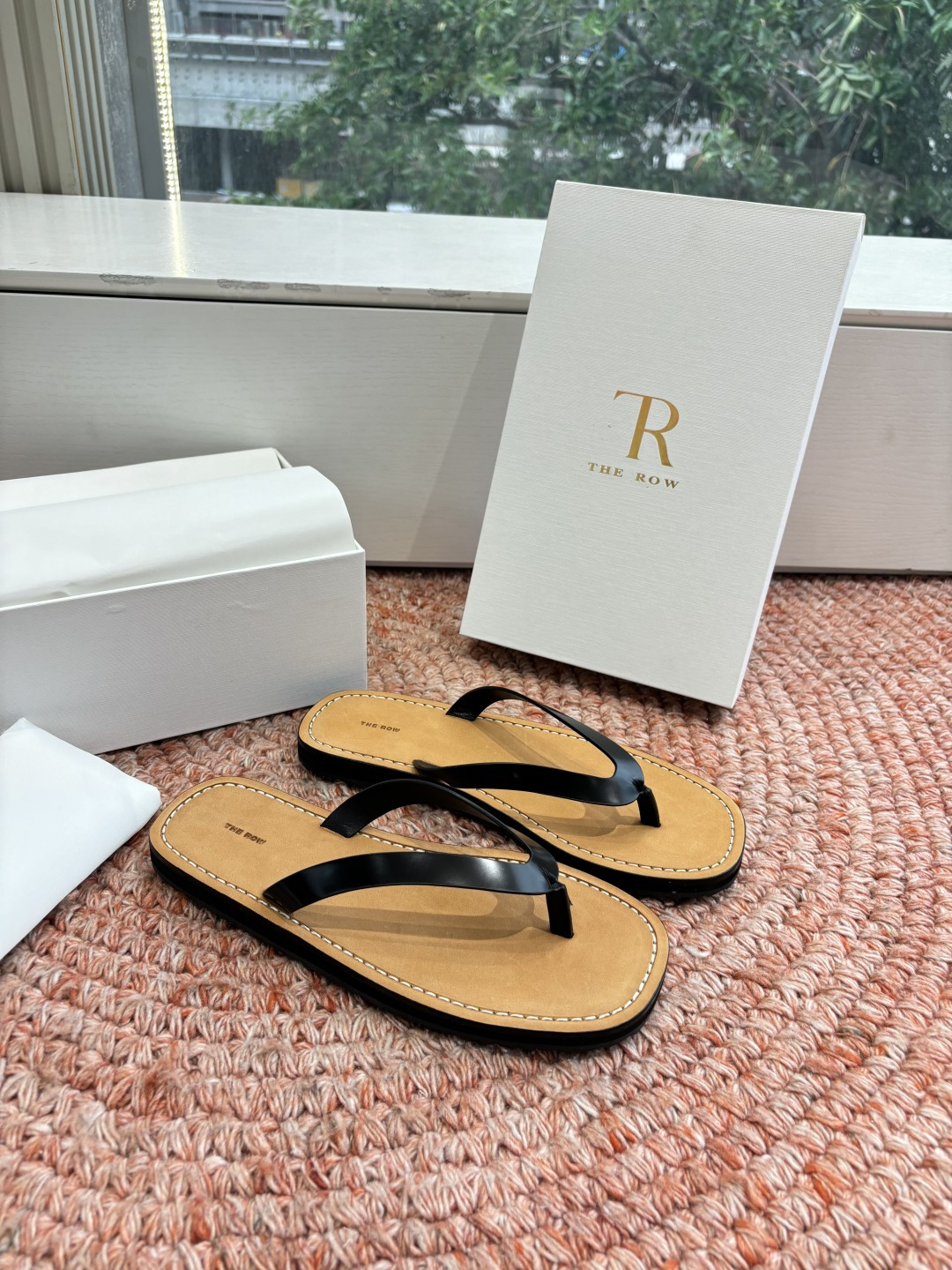 🌾所见即所得G028代购级别the ro*夹脚沙滩拖鞋一定要收了它 有一丢高级又简约的感觉其实除了好看以