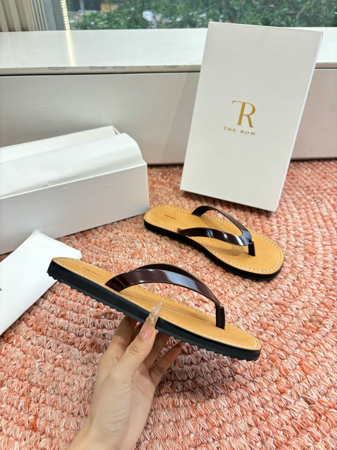 🌾所见即所得G028代购级别the ro*夹脚沙滩拖鞋一定要收了它 有一丢高级又简约的感觉其实除了好看以