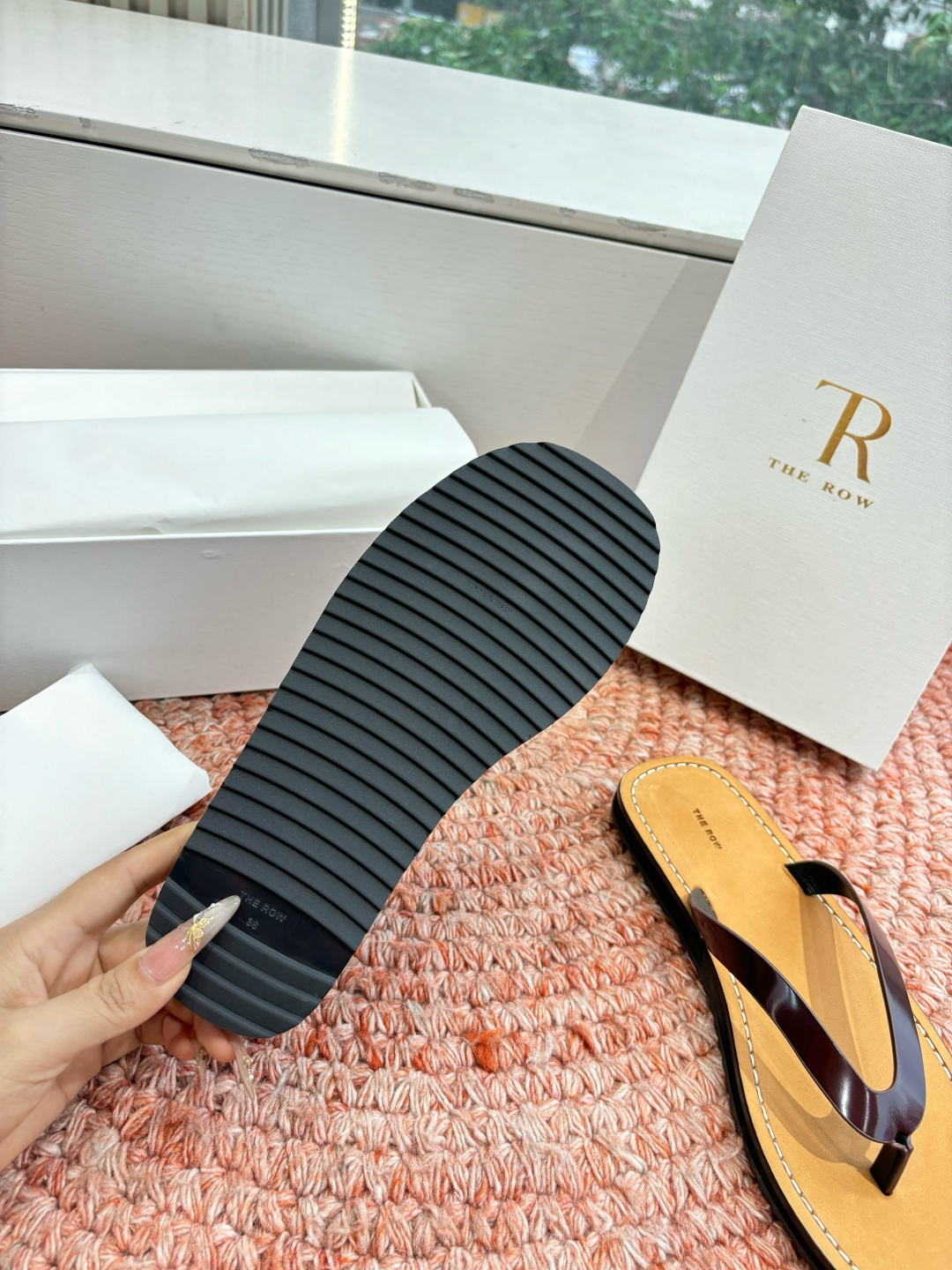 🌾所见即所得G028代购级别the ro*夹脚沙滩拖鞋一定要收了它 有一丢高级又简约的感觉其实除了好看以