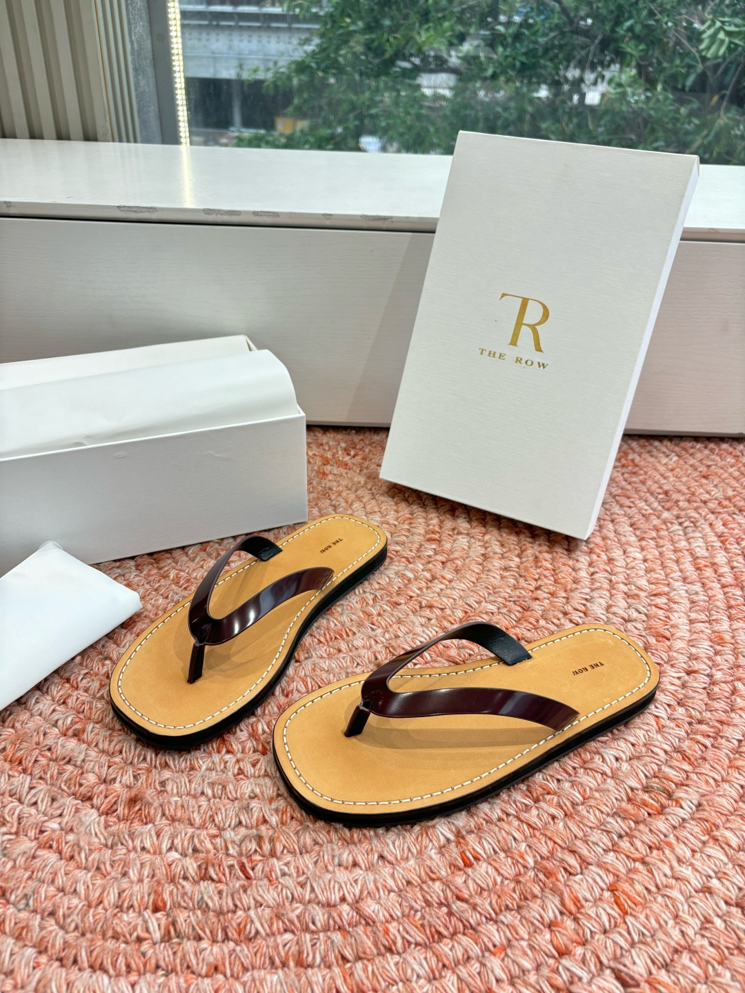 🌾所见即所得G028代购级别the ro*夹脚沙滩拖鞋一定要收了它 有一丢高级又简约的感觉其实除了好看以