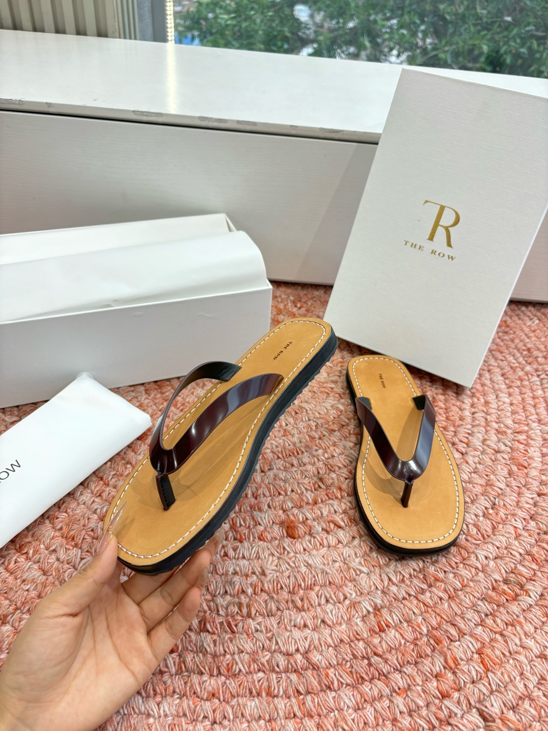 🌾所见即所得G028代购级别the ro*夹脚沙滩拖鞋一定要收了它 有一丢高级又简约的感觉其实除了好看以
