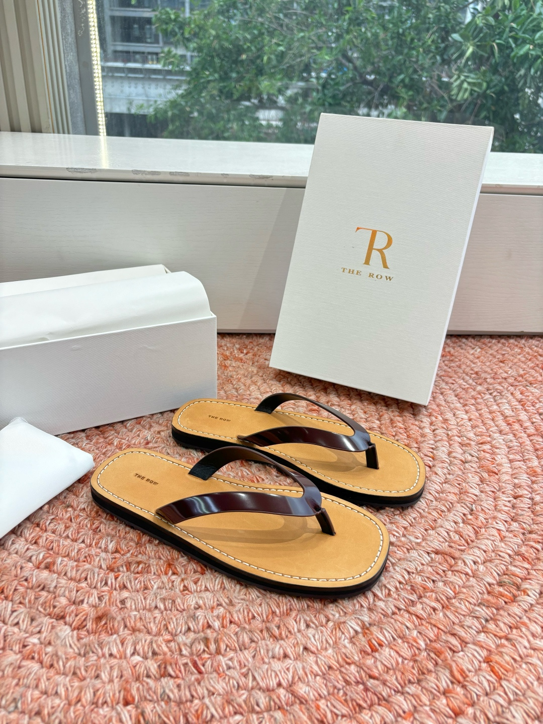 🌾所见即所得G028代购级别the ro*夹脚沙滩拖鞋一定要收了它 有一丢高级又简约的感觉其实除了好看以