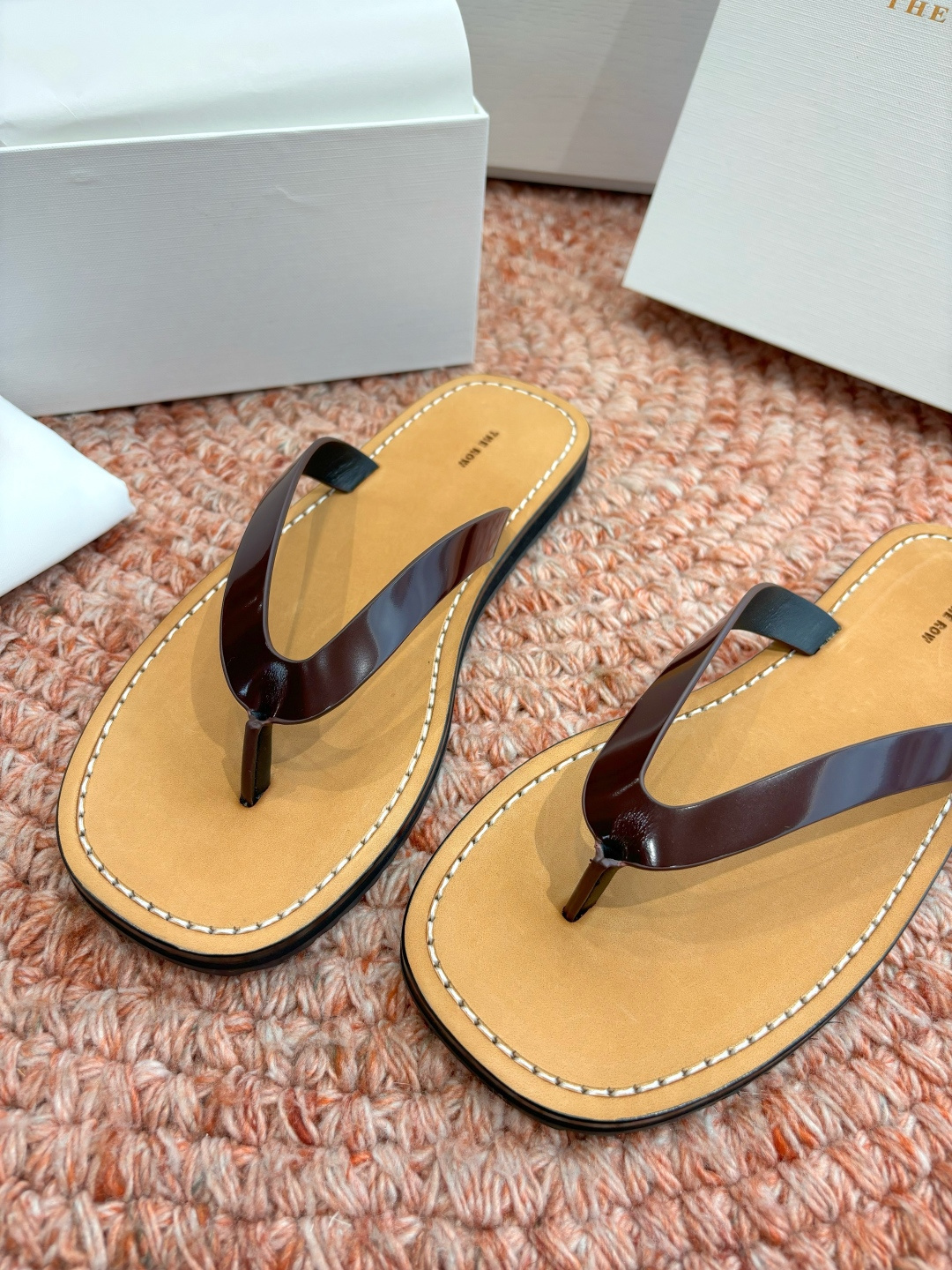 🌾所见即所得G028代购级别the ro*夹脚沙滩拖鞋一定要收了它 有一丢高级又简约的感觉其实除了好看以