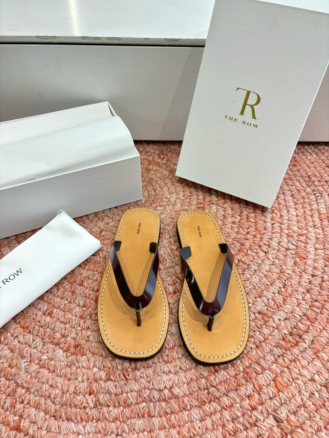 🌾所见即所得G028代购级别the ro*夹脚沙滩拖鞋一定要收了它 有一丢高级又简约的感觉其实除了好看以