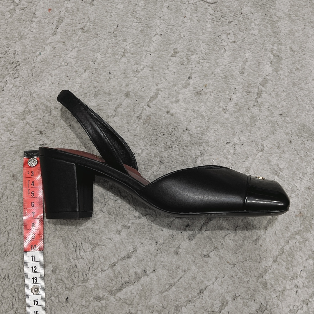 🌾G06😀顶级品质CHANE*｜小香2026走秀款双C锁扣单鞋凉鞋大方头高跟鞋当巴黎大皇宫的秀场灯光聚焦