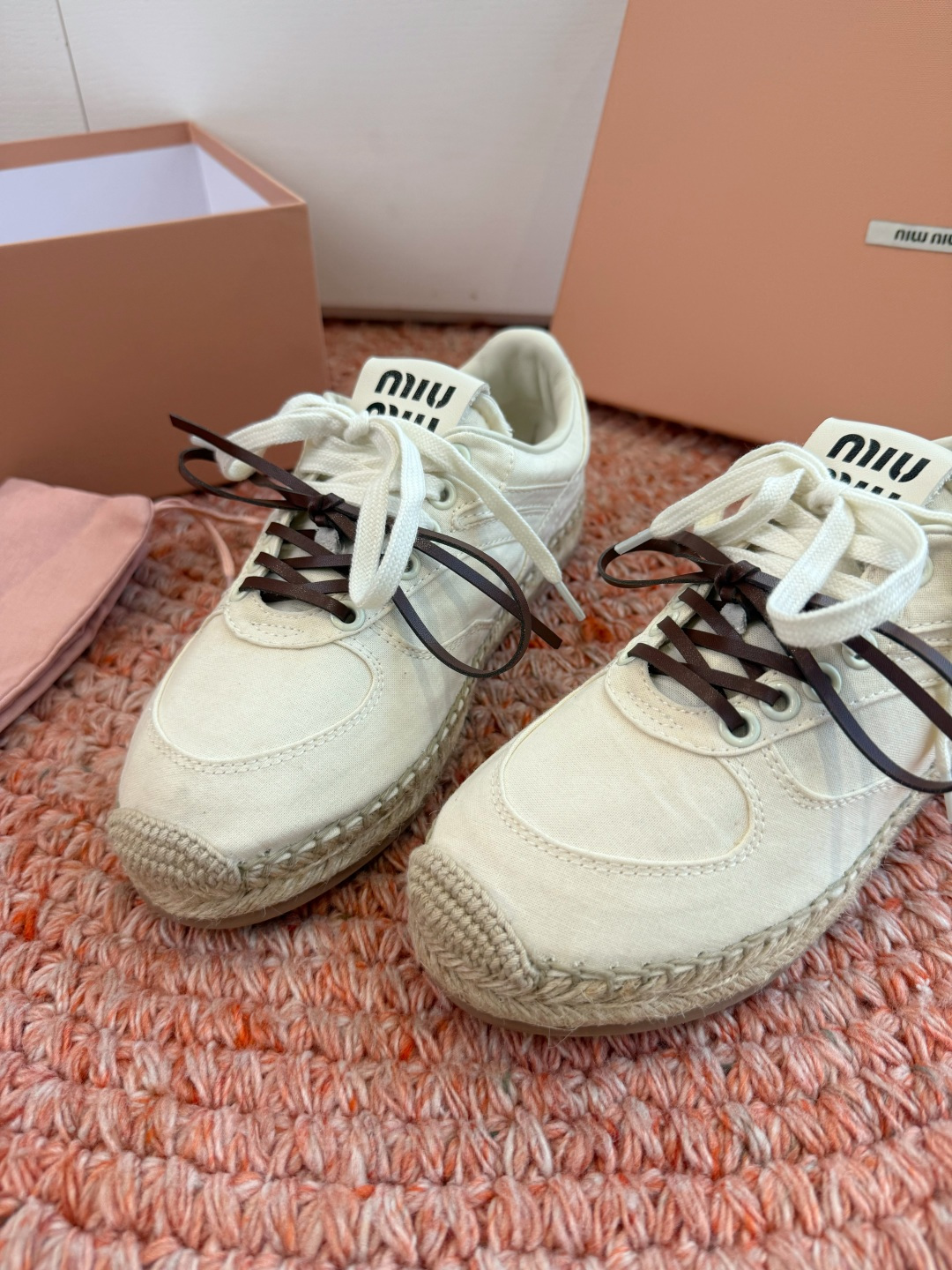 🌾G027顶级品质Miumiu 2026秋冬新款 编织麻绳渔夫鞋新走秀系列 经典升级 舒适度与时髦度并存