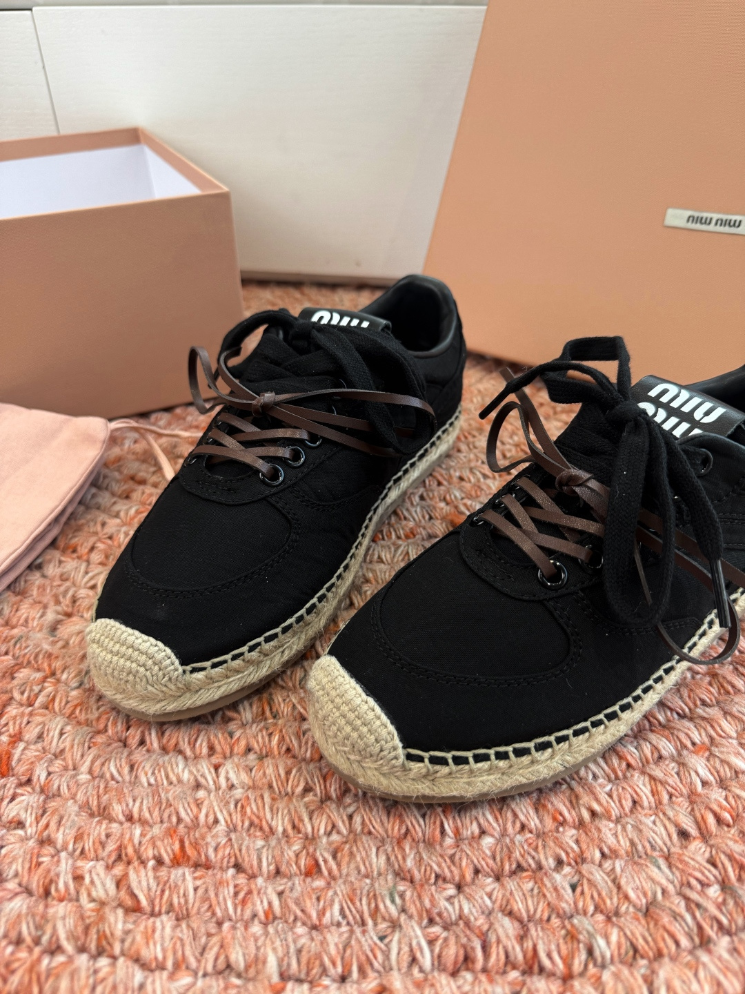 🌾G027顶级品质Miumiu 2026秋冬新款 编织麻绳渔夫鞋新走秀系列 经典升级 舒适度与时髦度并存