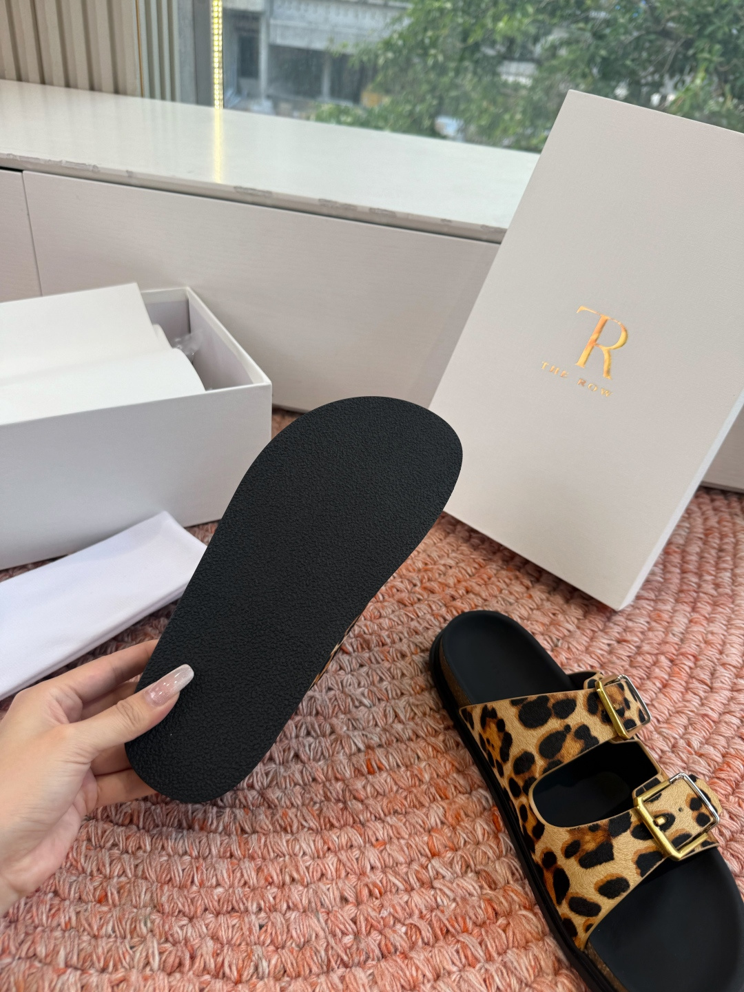 🌾所见即所得G187代购级别the ro沙滩拖鞋一定要收了它 有一丢高级又简约的感觉其实除了好看以外它的