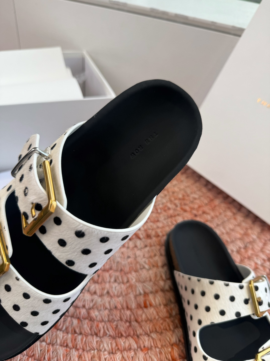 🌾所见即所得G187代购级别the ro沙滩拖鞋一定要收了它 有一丢高级又简约的感觉其实除了好看以外它的