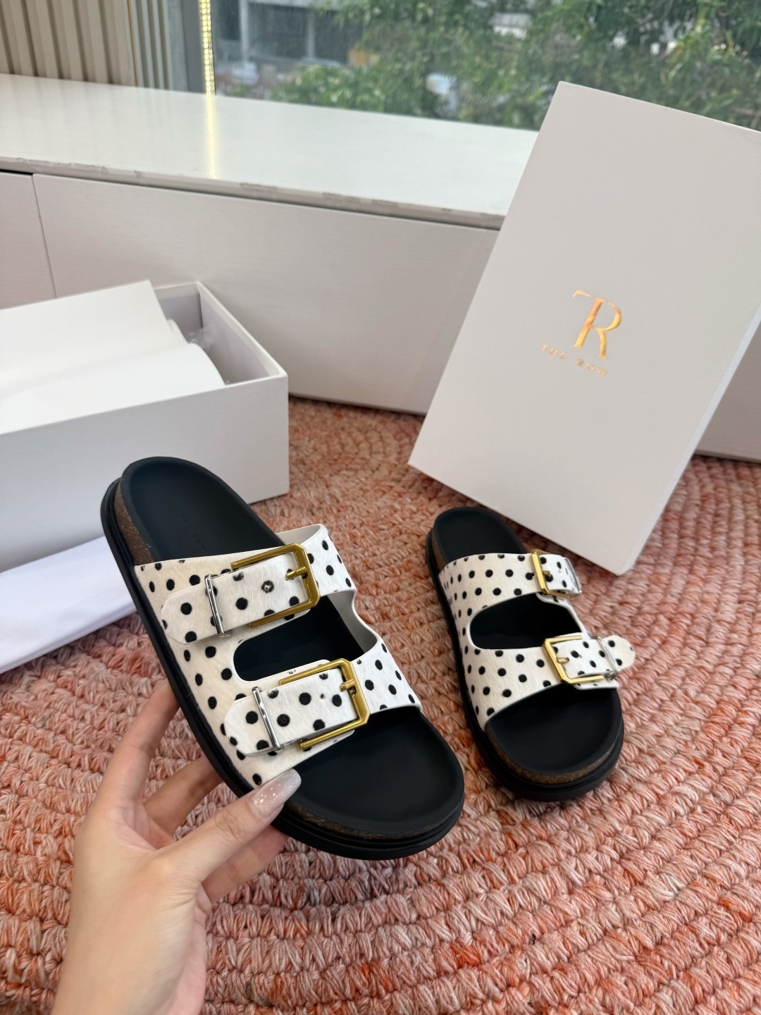 🌾所见即所得G187代购级别the ro沙滩拖鞋一定要收了它 有一丢高级又简约的感觉其实除了好看以外它的