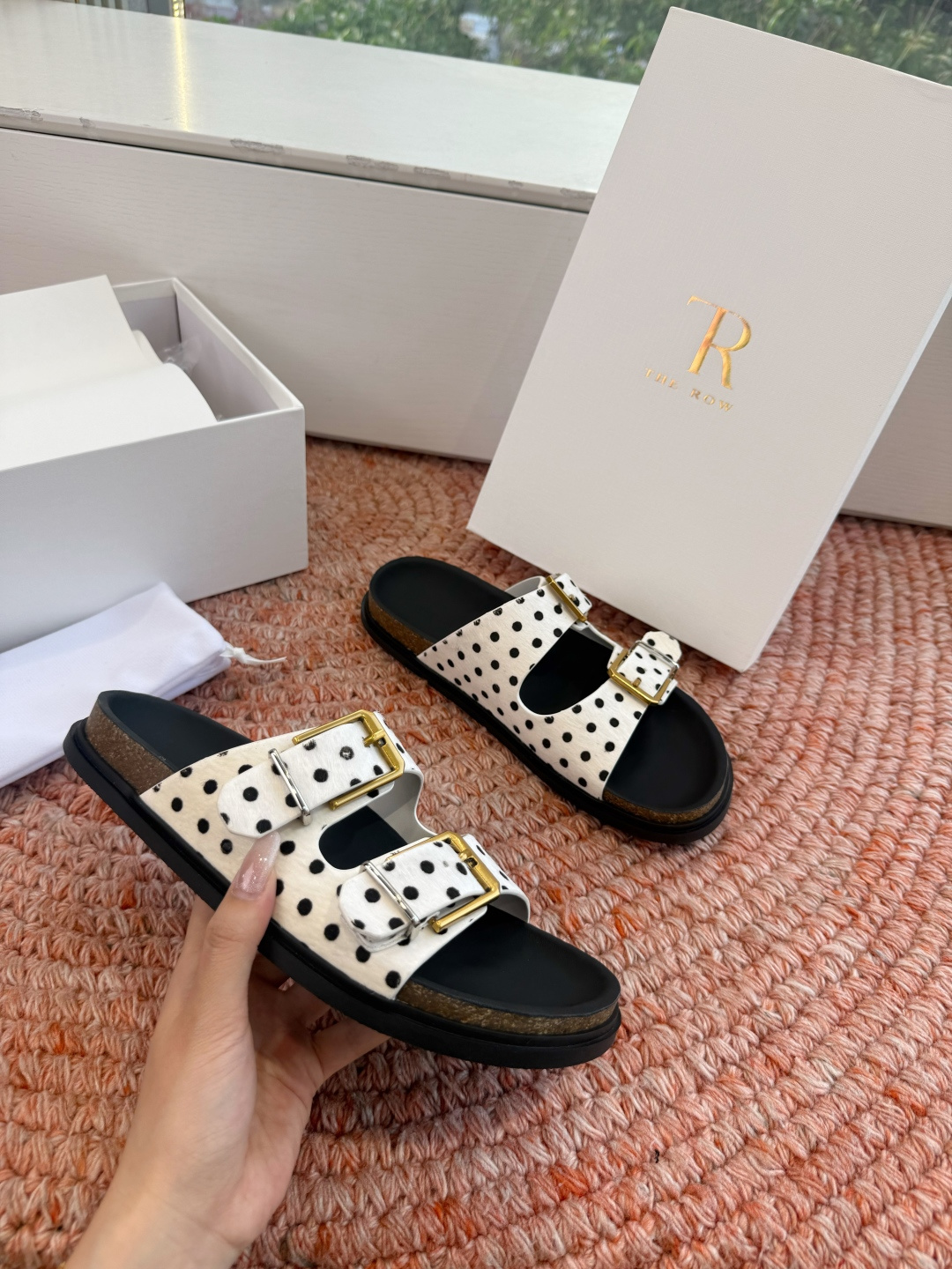 🌾所见即所得G187代购级别the ro沙滩拖鞋一定要收了它 有一丢高级又简约的感觉其实除了好看以外它的