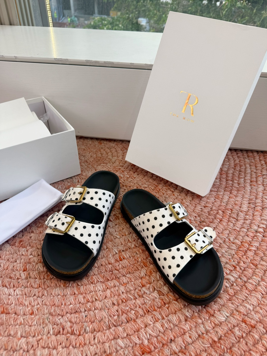 🌾所见即所得G187代购级别the ro沙滩拖鞋一定要收了它 有一丢高级又简约的感觉其实除了好看以外它的