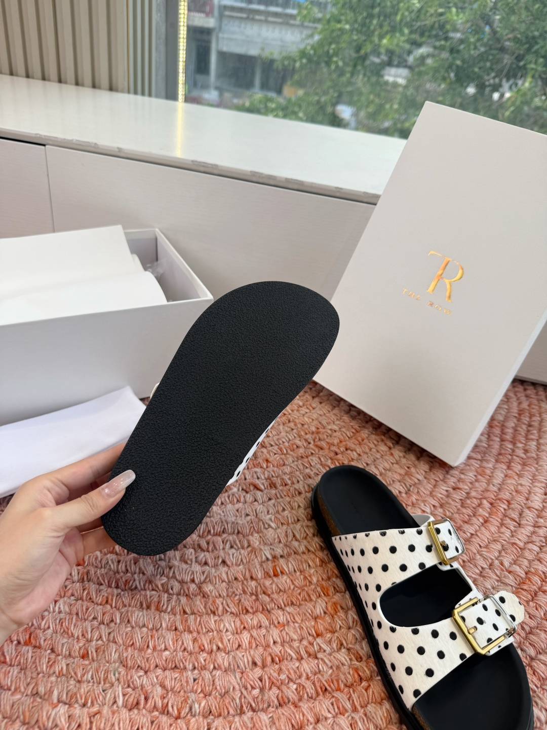 🌾所见即所得G187代购级别the ro沙滩拖鞋一定要收了它 有一丢高级又简约的感觉其实除了好看以外它的