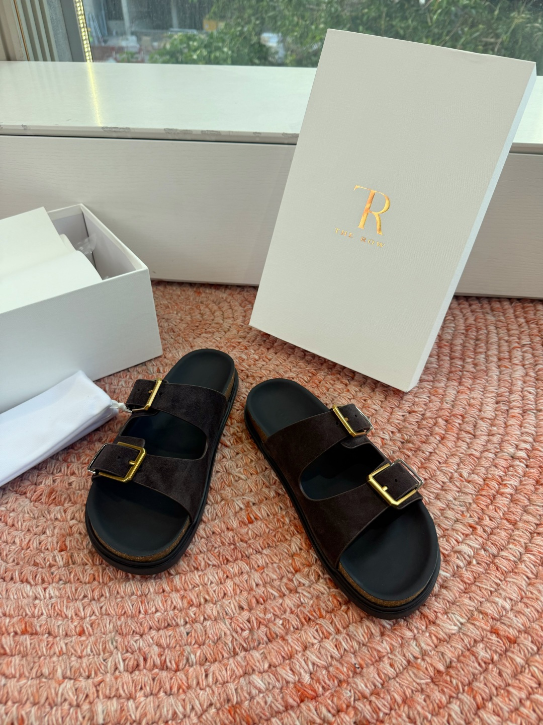 🌾所见即所得G187代购级别the ro沙滩拖鞋一定要收了它 有一丢高级又简约的感觉其实除了好看以外它的