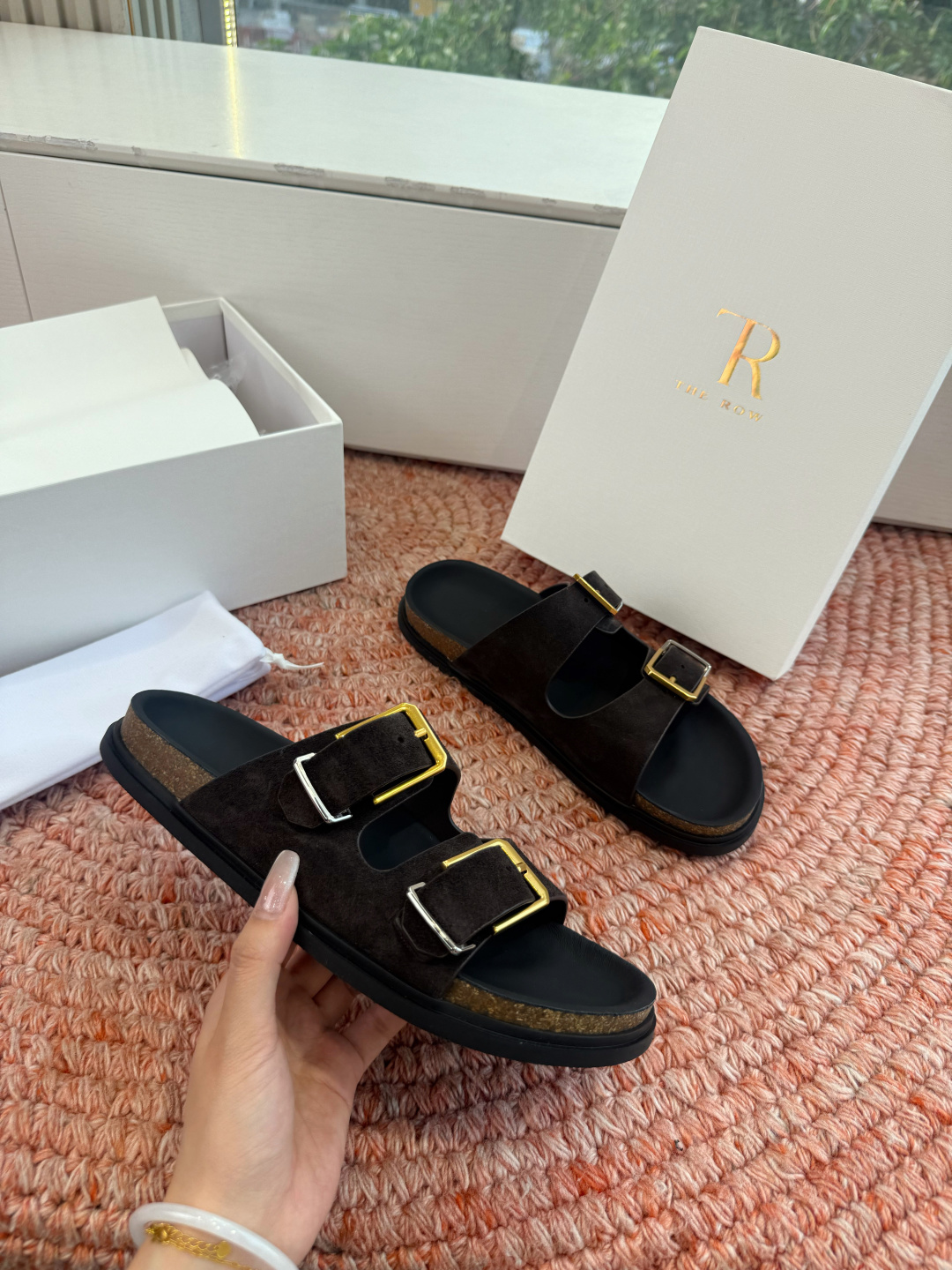 🌾所见即所得G187代购级别the ro沙滩拖鞋一定要收了它 有一丢高级又简约的感觉其实除了好看以外它的