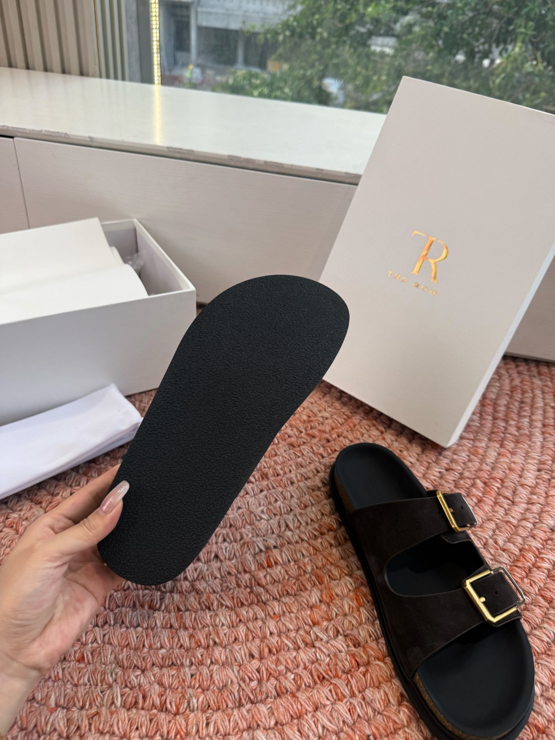 🌾所见即所得G187代购级别the ro沙滩拖鞋一定要收了它 有一丢高级又简约的感觉其实除了好看以外它的